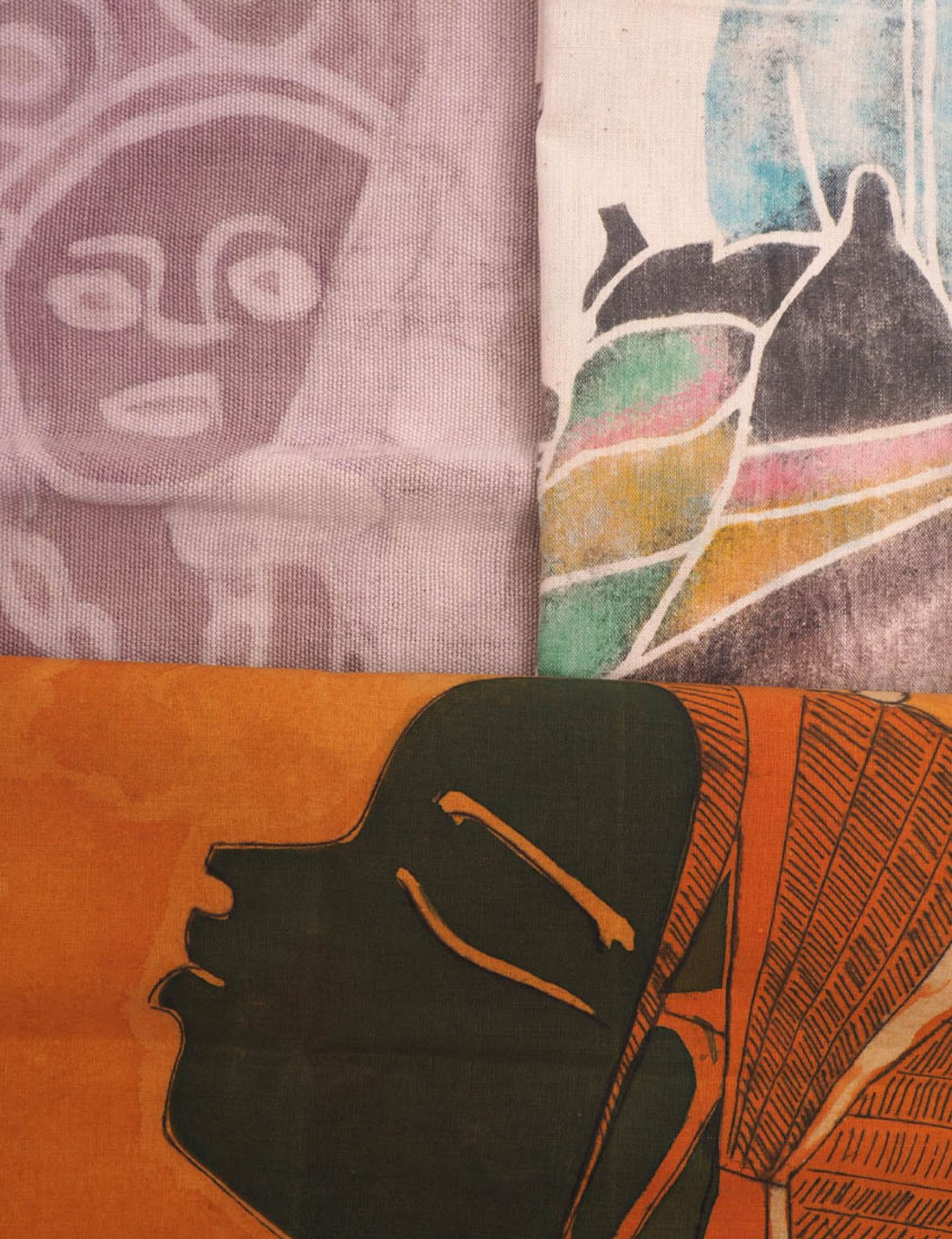 Drei Textilbilder, Afrika, 20.Jhdt. Baumwolle und Leinen, polychrom gefärbt. Unterschiedliche Größen - Bild 2 aus 2