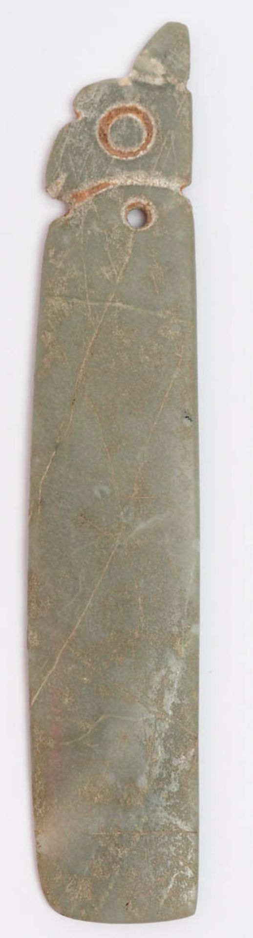 Präkolumbischer Axtanhänger, Mittelamerika Periode IV. Galttgeschliffener, grüner Stein (Jade?) - Bild 2 aus 3