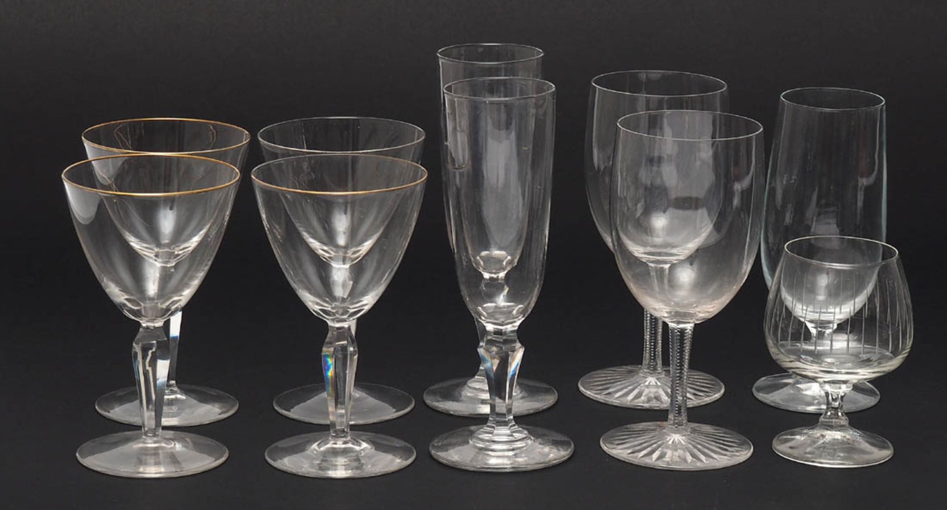 Acht Champagnerschalen, um 1900 Auf rundem Standfuß faacettierter Schaft mit Scheibennodus. - Image 2 of 2