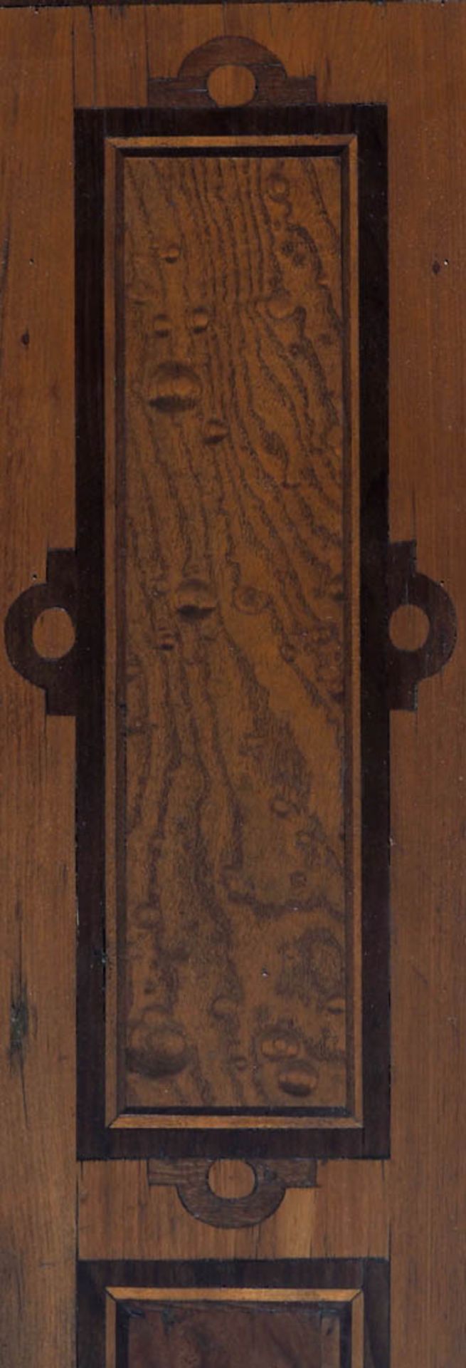 Ulmer Fassadenschrank, Historismus, 2. Hälfte 19.Jhdt. Auf vier Kugelfüßen breiter Sockelkranz mit - Bild 5 aus 6