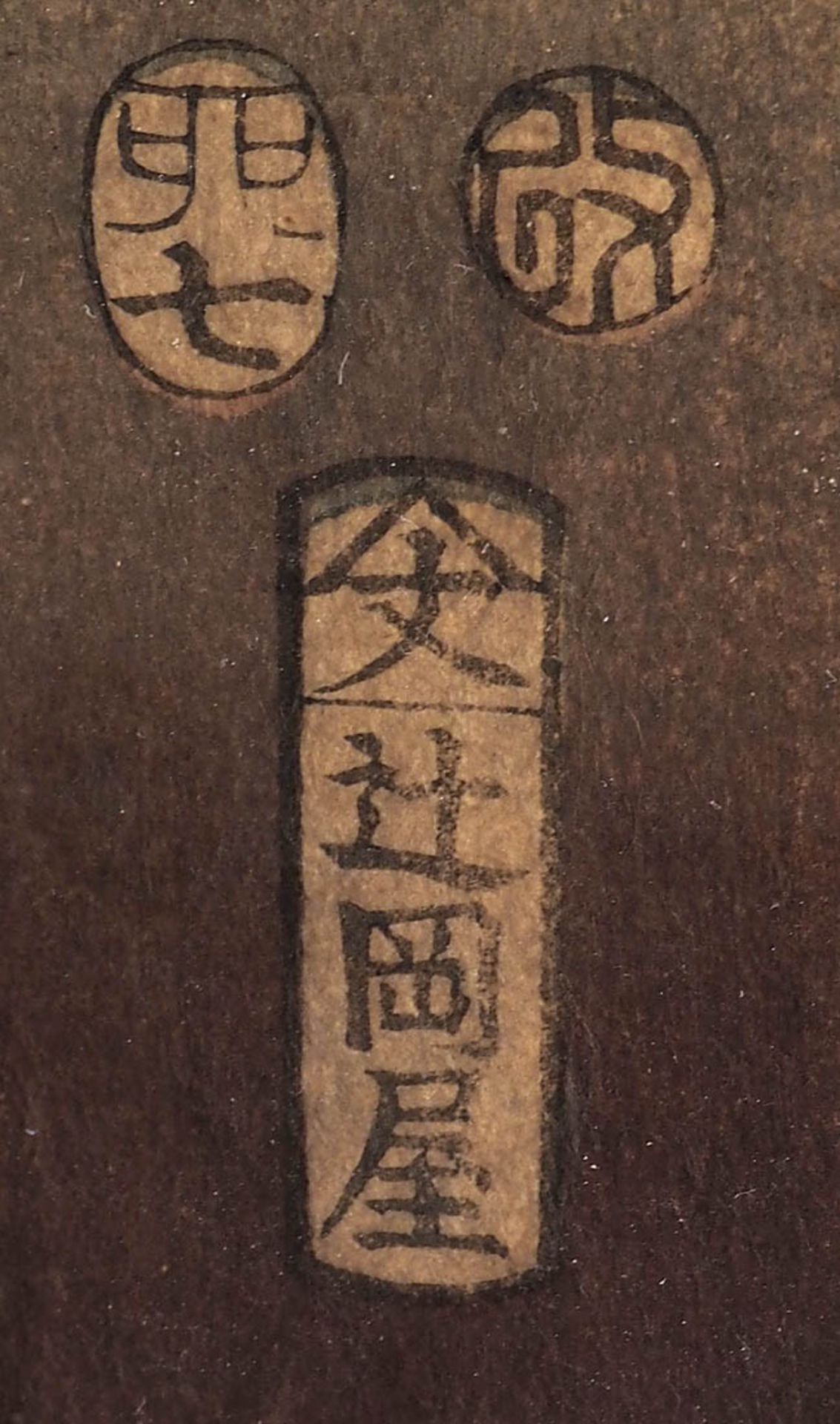 Kunisada I, 1786 - 1865 Drei Reisende am Hafen (Tryptichon). Im Stock bezeichnet und sign., unter - Image 7 of 11