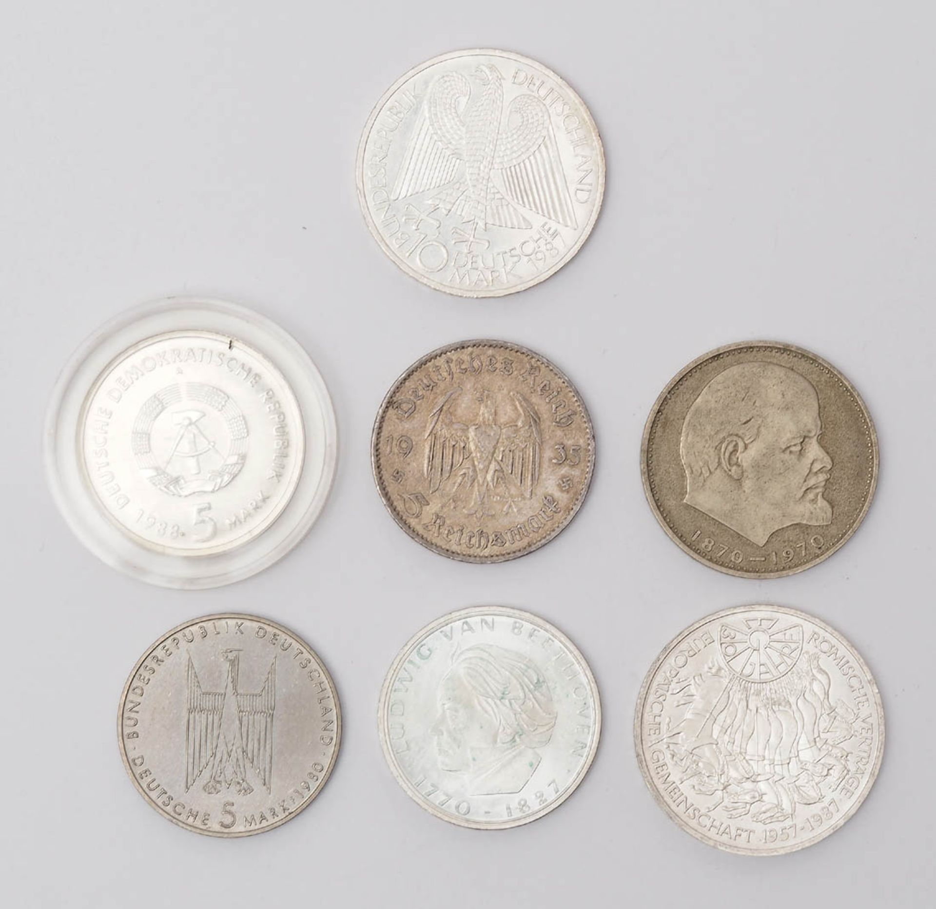 Konvolut Silbermünzen Fünf 5- und 10-DM-Münzen (Nennwert zus. DM 25,-), ein russisches Rubelstück,