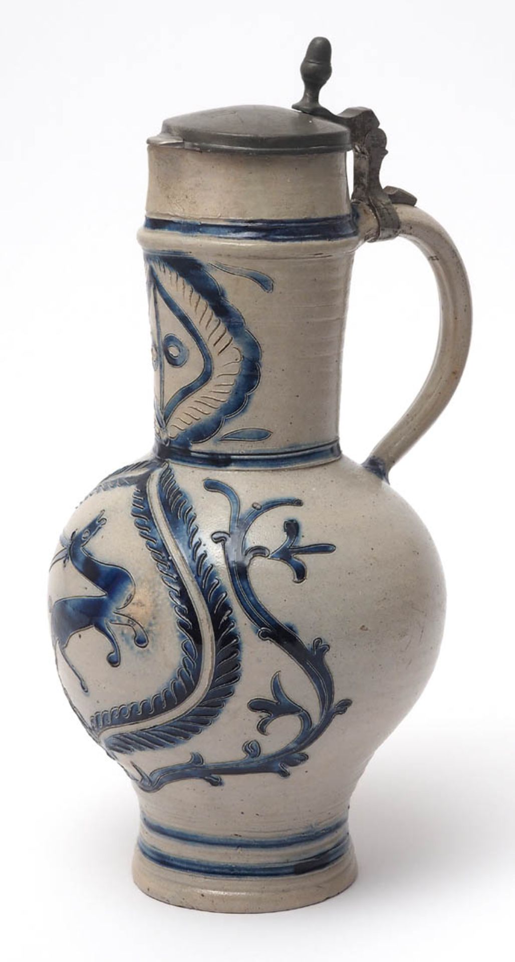 Keramikkrug, Westerwald, wohl 18.Jhdt. Auf rundem Stand kugelförmiger Korpus, Röhrenhals mit