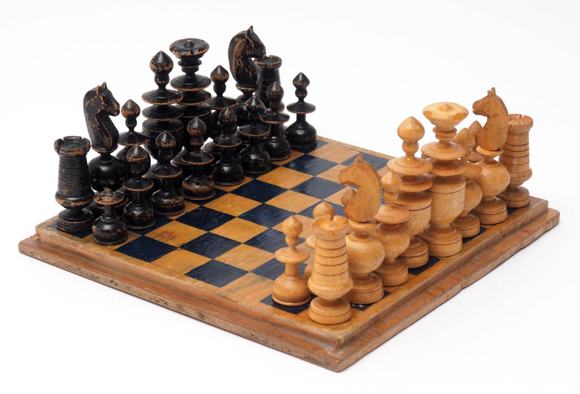 Schachspiel Quadratischer Holzkasten, 5x18x18cm. Innenseite des Deckels als Schachbrett.
