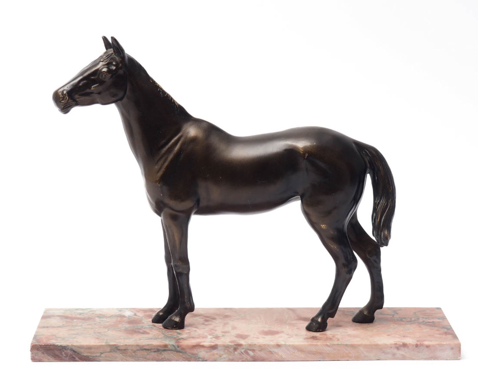 Pferdeskulptur Auf rot-grauem Marmorsockel stehendes Pferd. Bronze, braun patiniert. 41,5x30cm. Dazu - Image 2 of 4