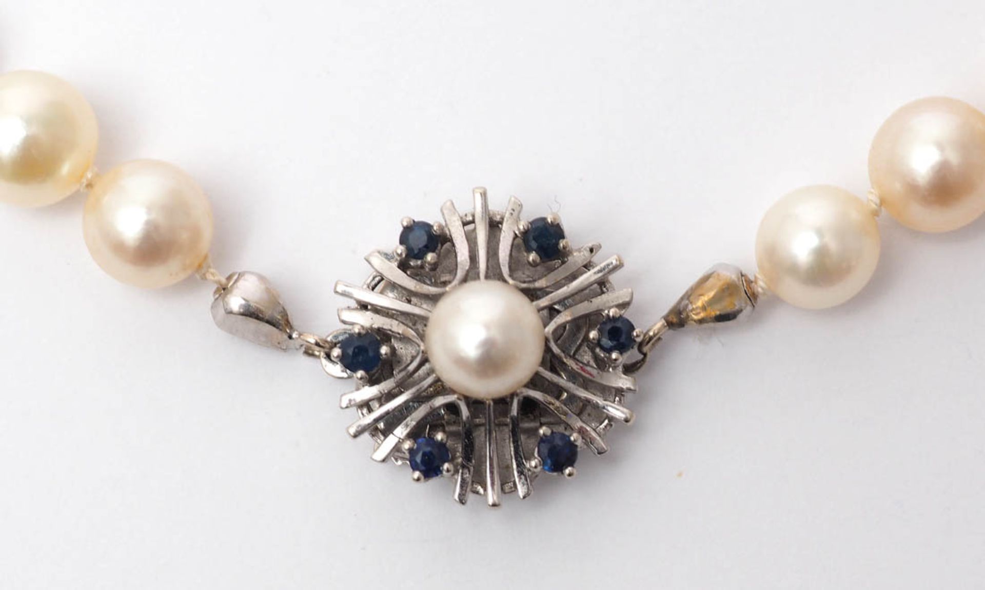 Zuchtperlkette Perlen von ca. 7mm Durchm. mit feinem Lüster. Schloss aus WG 14kt, besetzt mit - Image 2 of 3