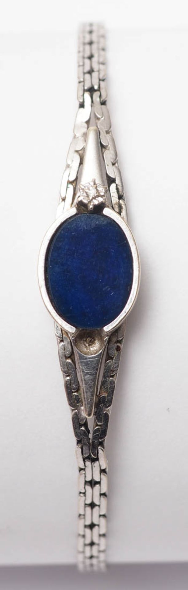 Armband WG 8kt. Mittig ovaler Lapislazuli, flankiert von Punktdiamanten (einer fehlt). L.20cm, - Bild 3 aus 3