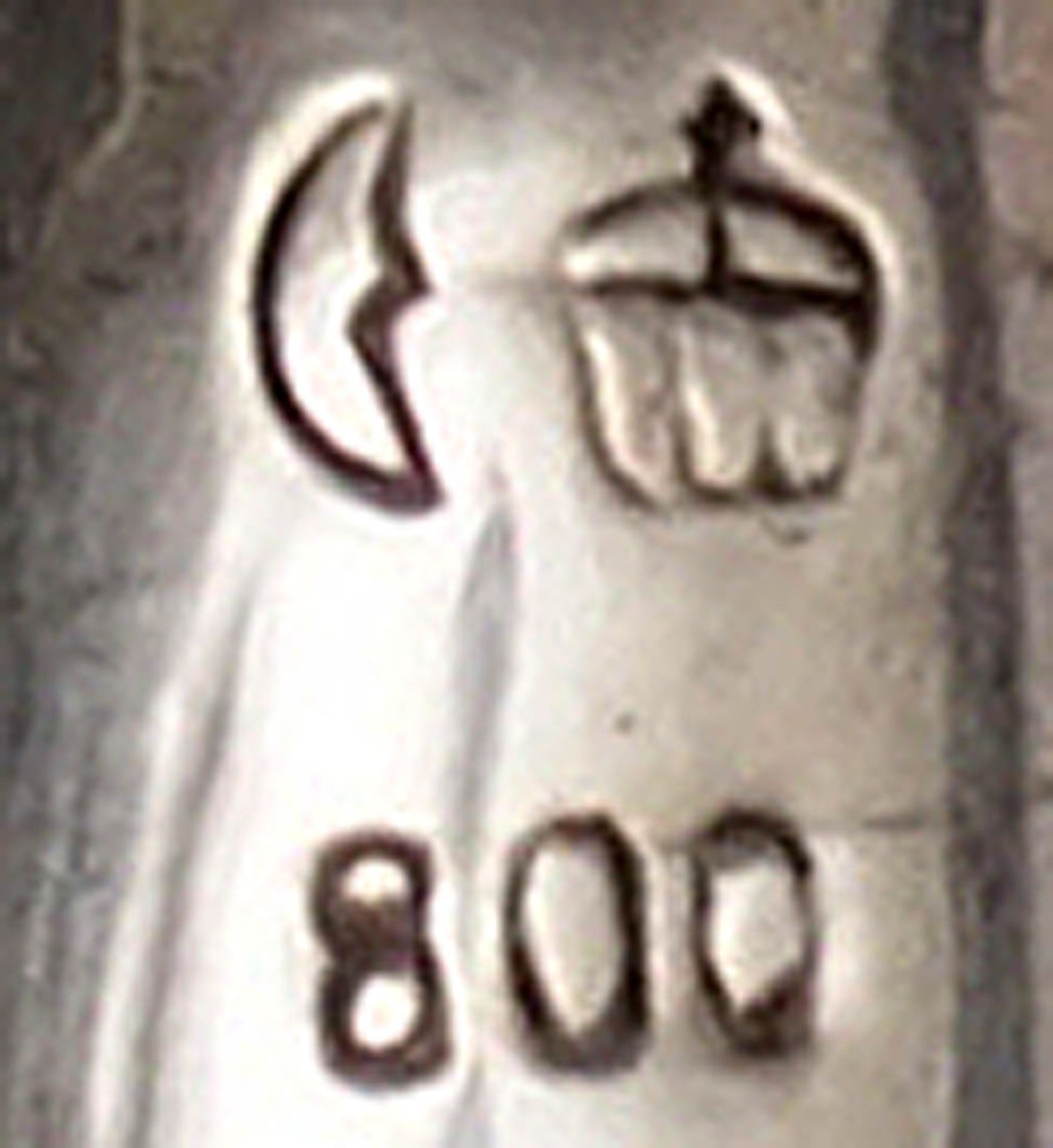 Vorschneidebesteck, 19.Jhdt. Griffe mit Perlband. Silber 800, gefüllt. L.28cm. - Bild 2 aus 2
