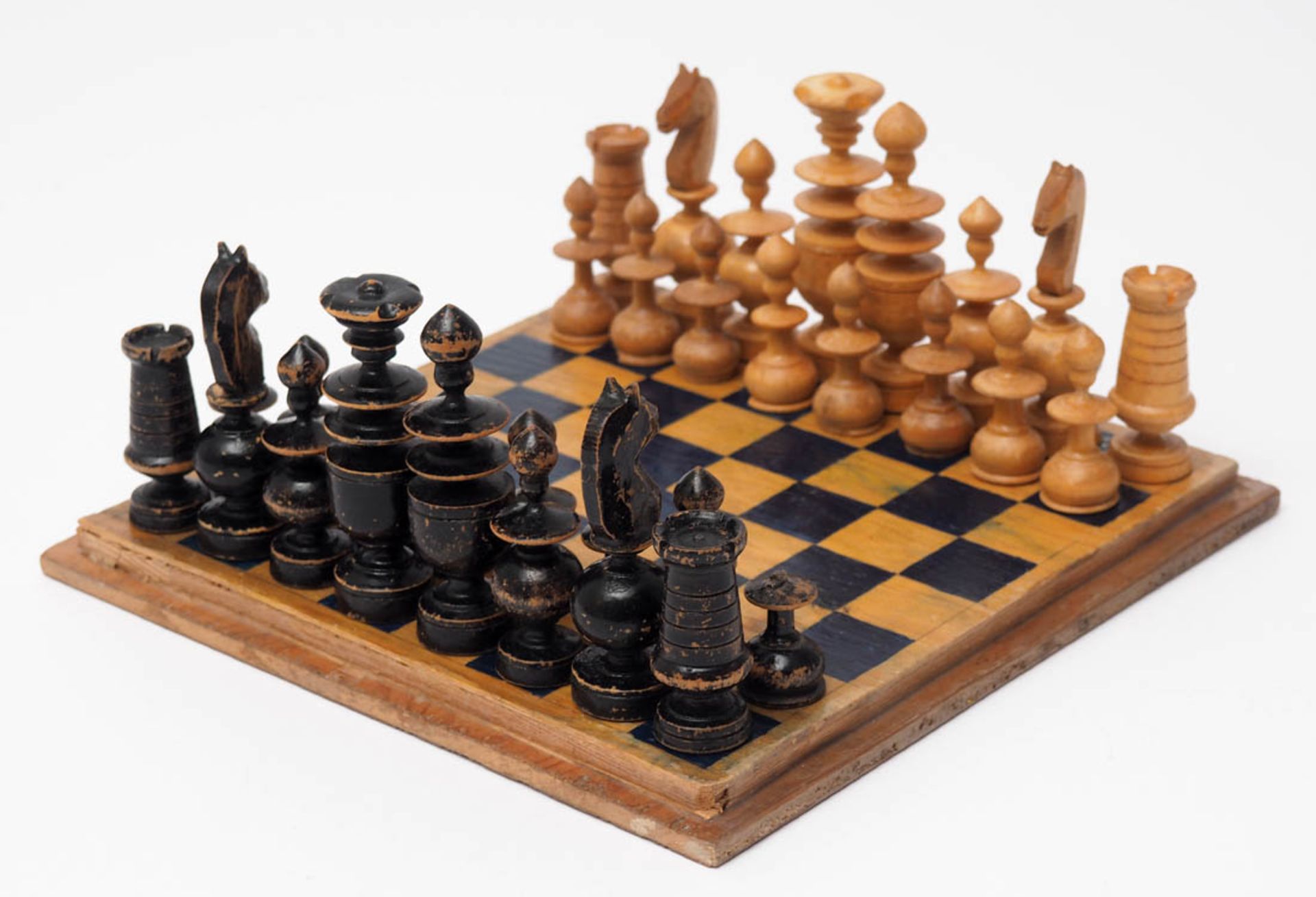 Schachspiel Quadratischer Holzkasten, 5x18x18cm. Innenseite des Deckels als Schachbrett. - Bild 3 aus 6