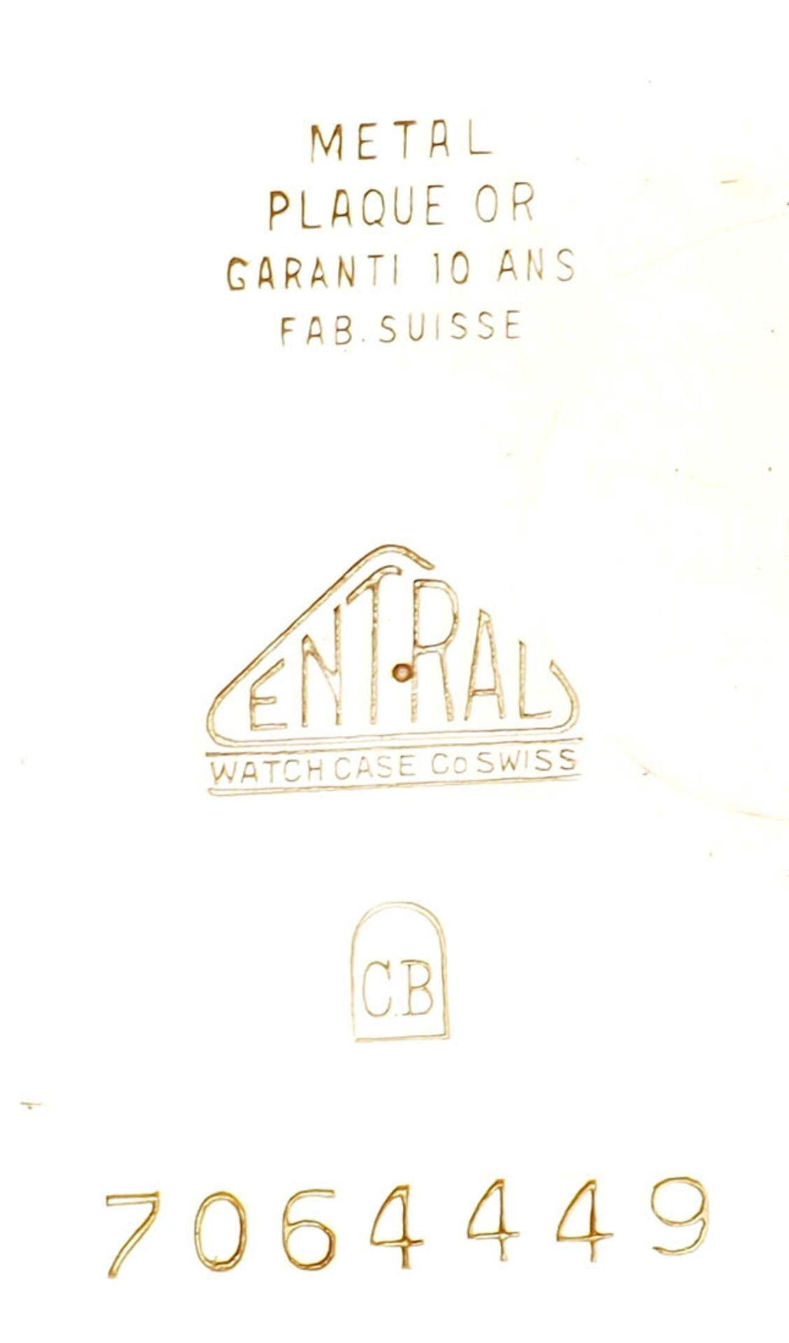 Taschenuhr, Omega Metall, vergoldet. Mit Mäanderband auf der Lünette. Reliefiertes, silbernes - Image 2 of 3