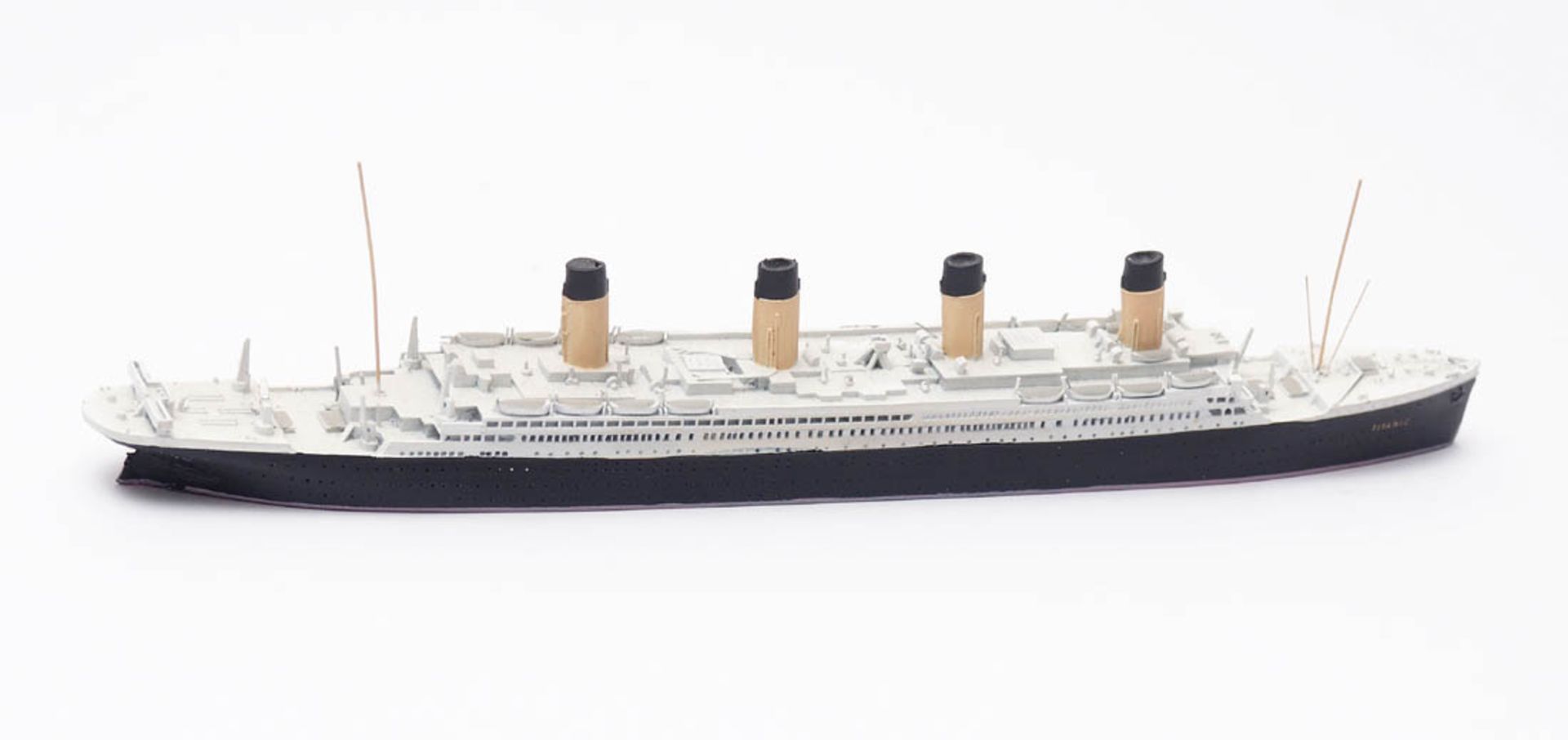 Modell der "Titanic" Druckguss, farbig bemalt. L.21,5cm.
