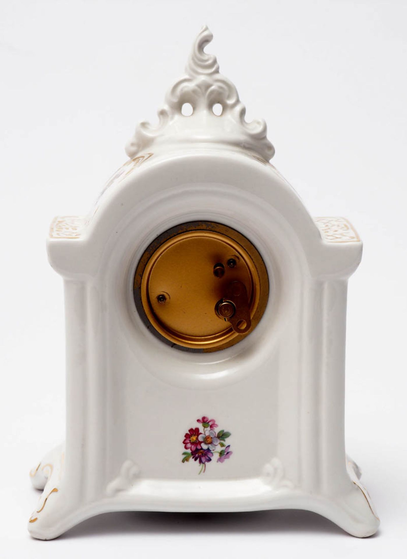 Tischuhr, Dresden Hochrechteckiges Porzellangehäuse mit Bekrönung, polychromem Blütendekor und - Image 4 of 4