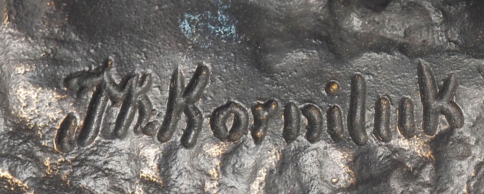 Korniluk, A.K. Auf naturalistischem Sockel stehender Eber. Bronze, dunkel patiniert, auf dem - Image 5 of 5