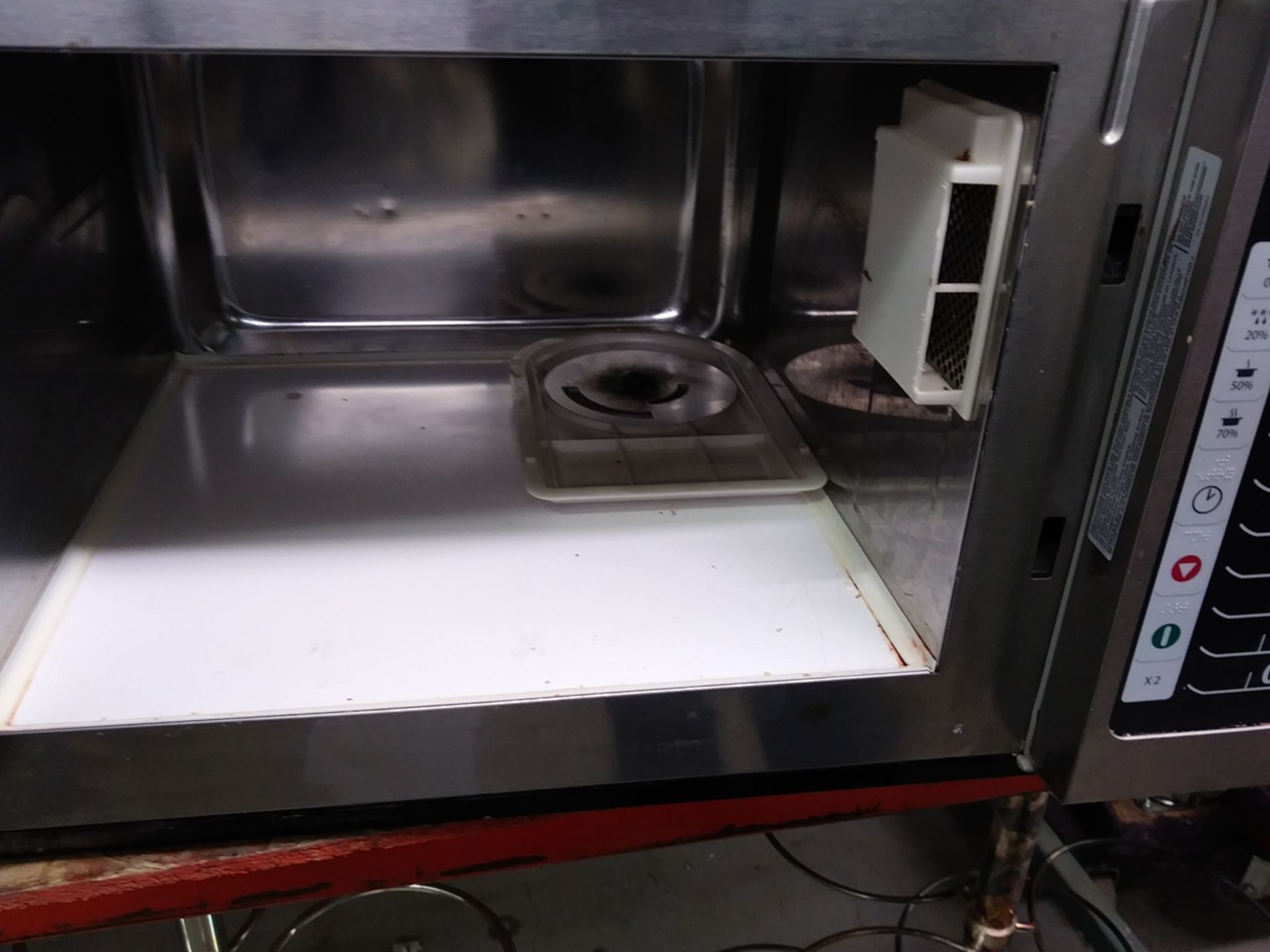 AMANA (RCS10TS) COMMERCIAL MICOWAVE OVEN - Image 3 of 3