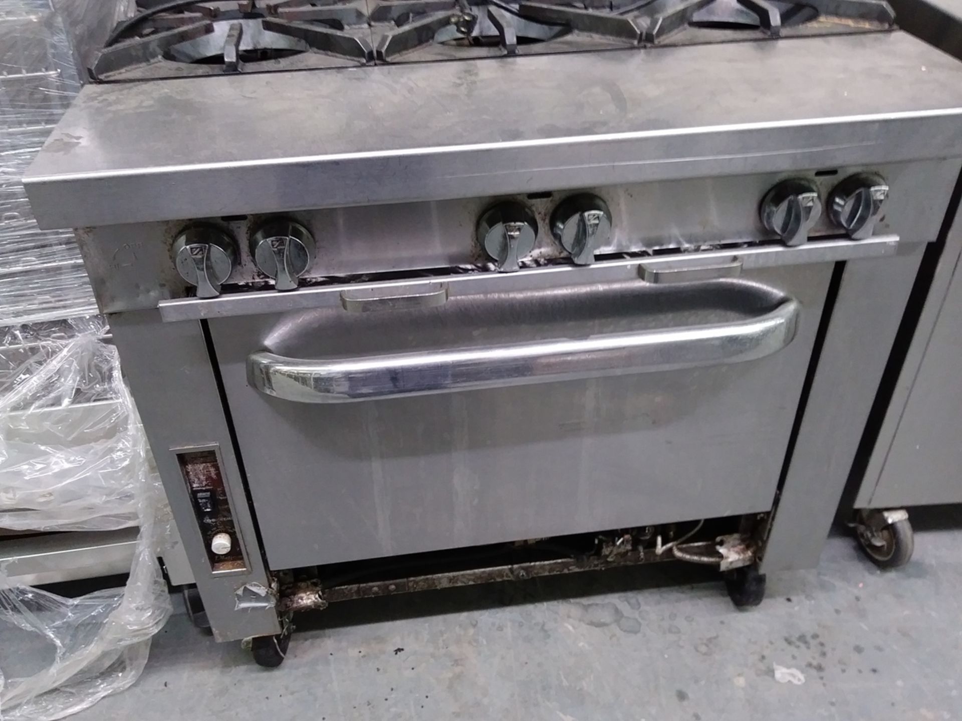 GARLAND 6 BURNER GAS STOVE / OVEN RANGE W/ ATTACHED SHELVES - Image 3 of 3