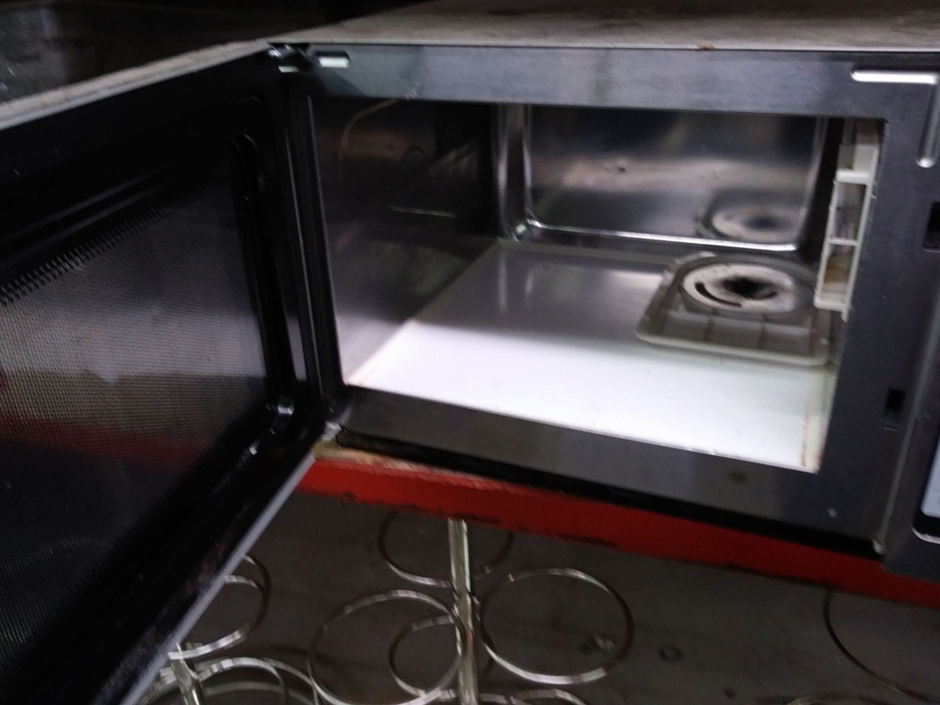 AMANA (RCS10TS) COMMERCIAL MICOWAVE OVEN - Image 2 of 3