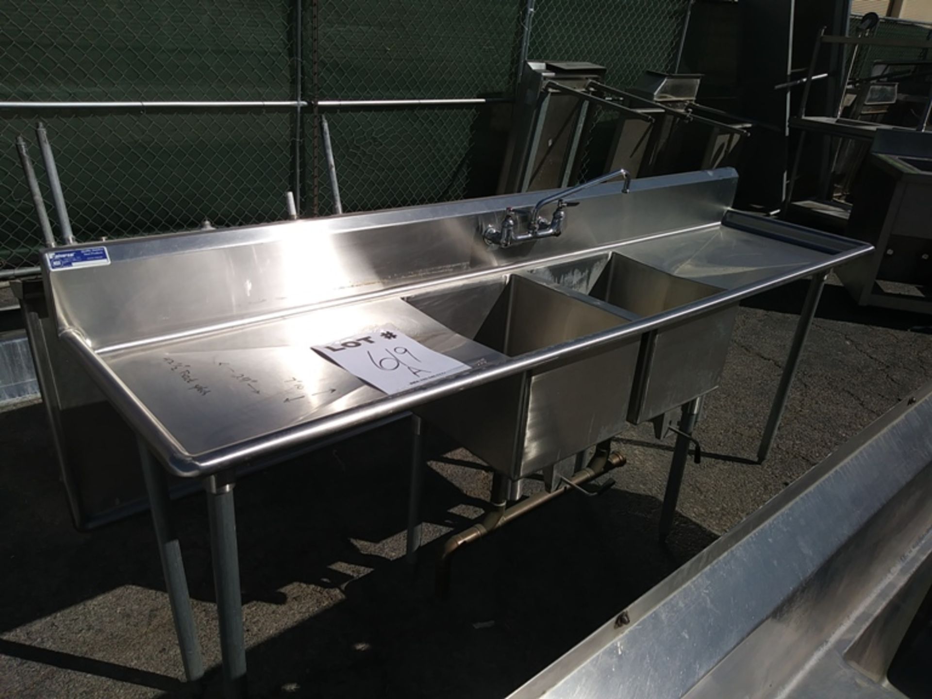 8FT LONG STAINLESS STEEL3 COMPARTMENT SINK