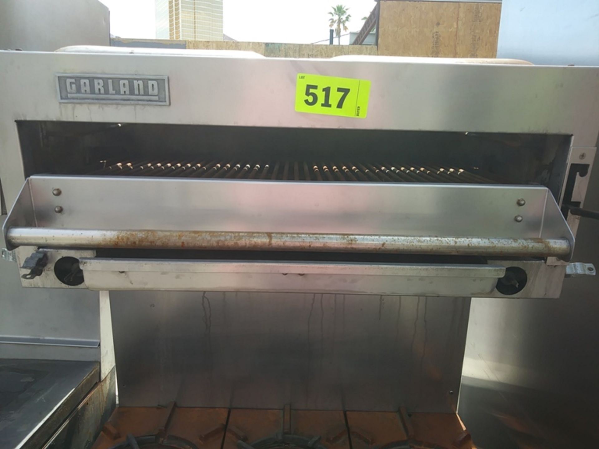 GARLAND 6 BURNER GAS RANGE / OVEN / TOP CHARBROILER - Image 5 of 6