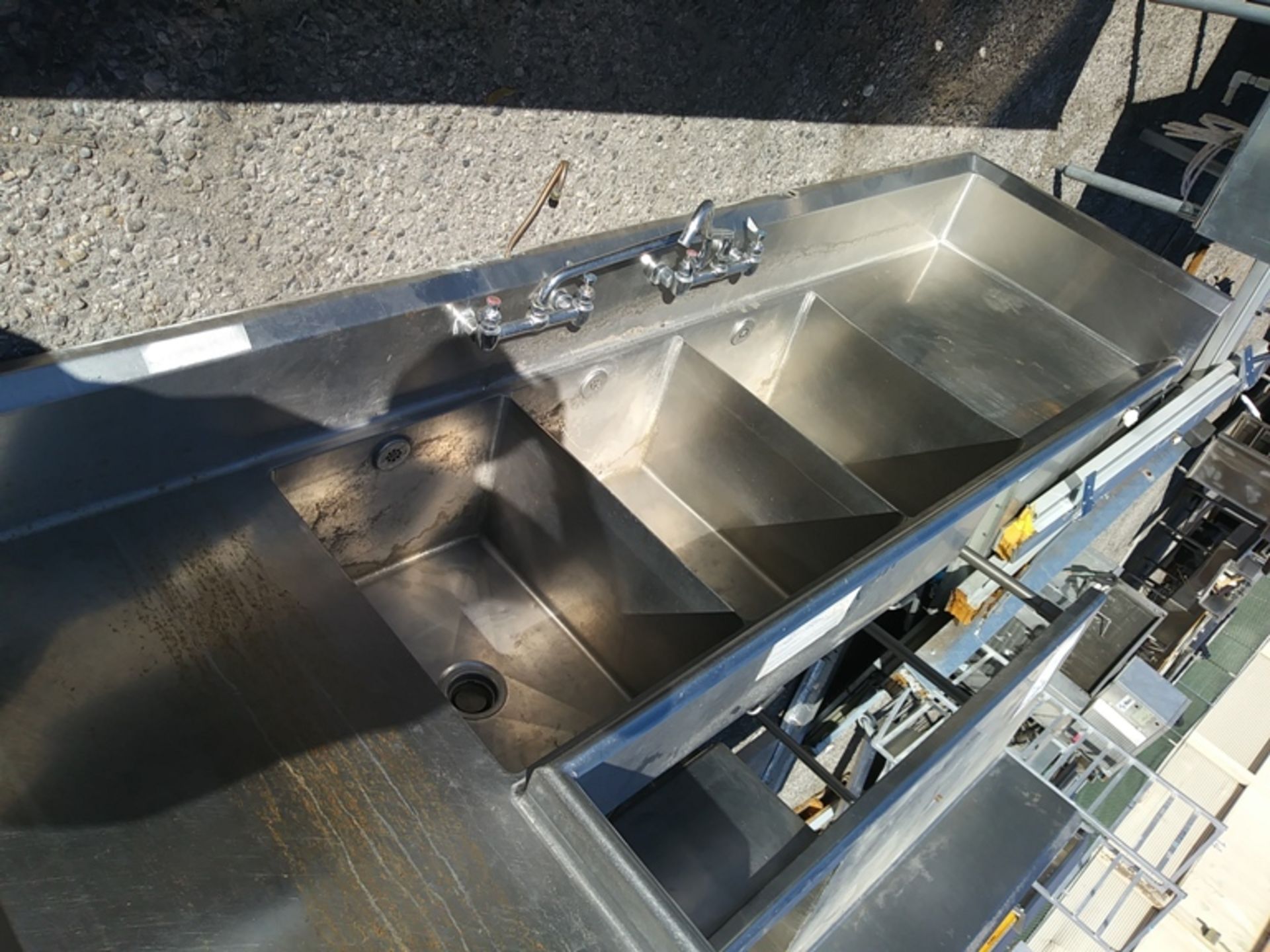 12FT LONG 3 COMPARTMENT STAINLESS STEEL SINK L-SHAPED - Image 3 of 3