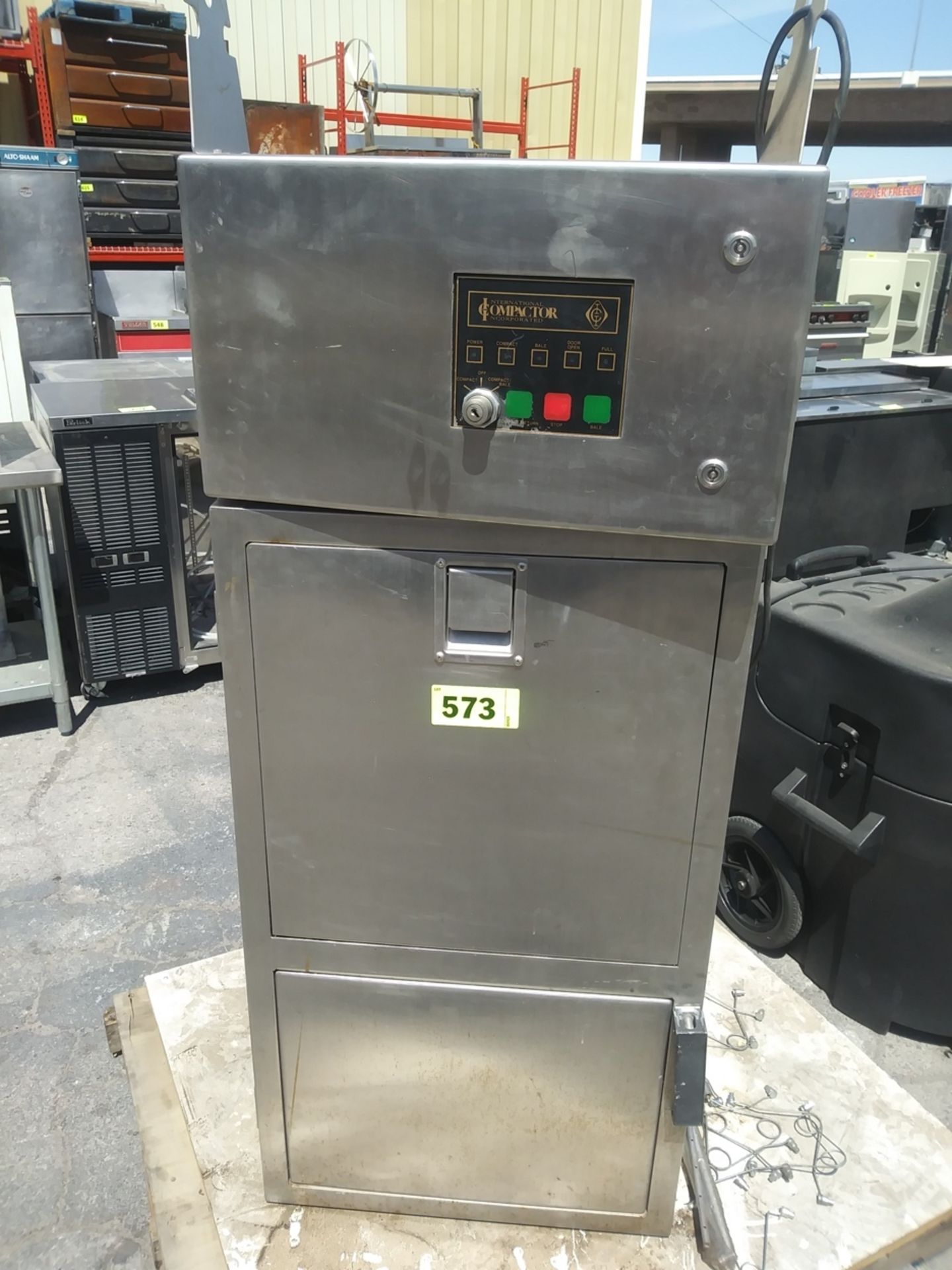 INTERNATIONAL COMPACTOR ELECTRONIC COMMERCIAL COMPACTOR MACHINE