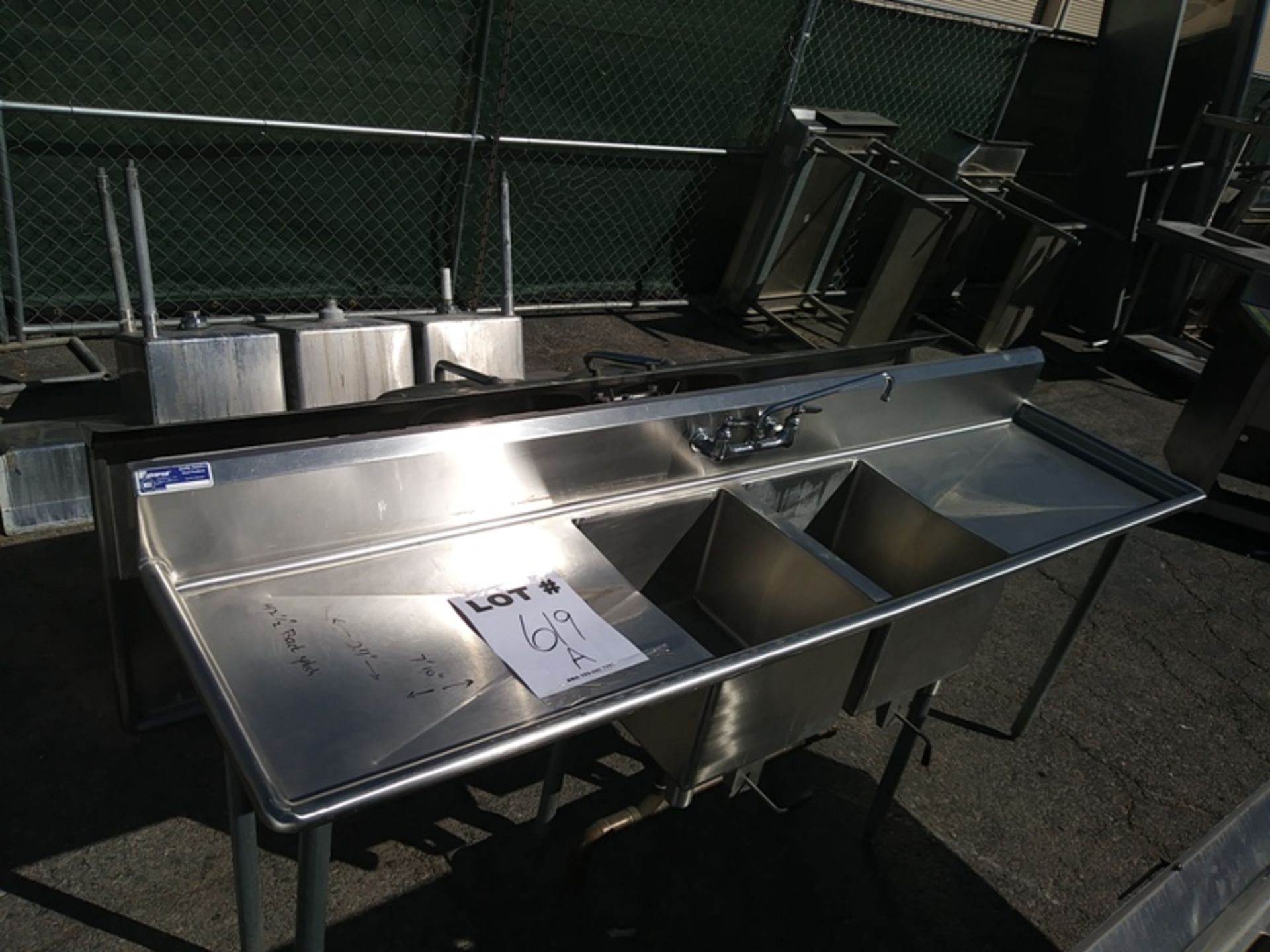 8FT LONG STAINLESS STEEL3 COMPARTMENT SINK - Image 2 of 2