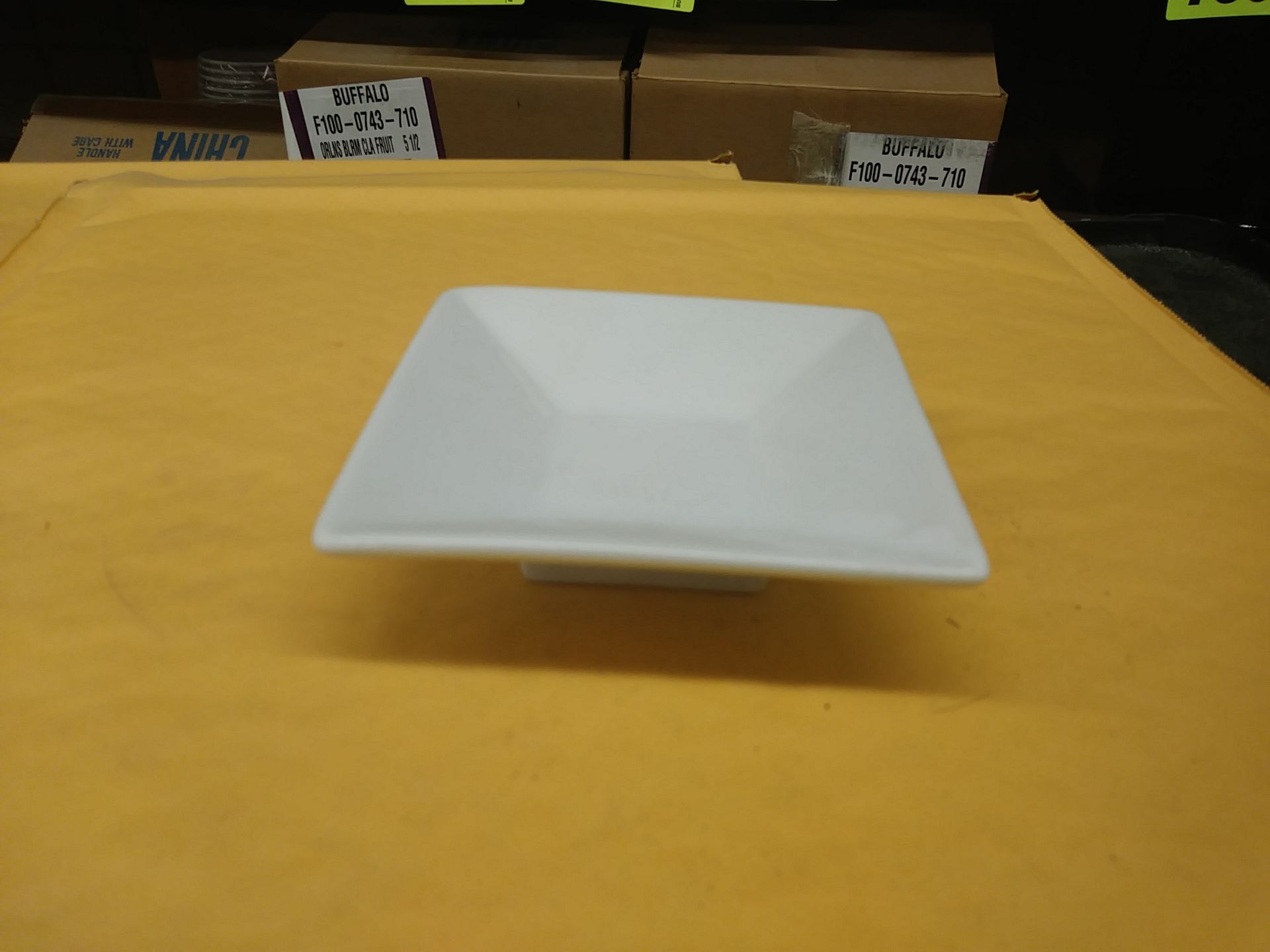 4.5" BUFFALO BRIGHT WHITE DISH (F801A-14) (includes QTY 23 in this lot)