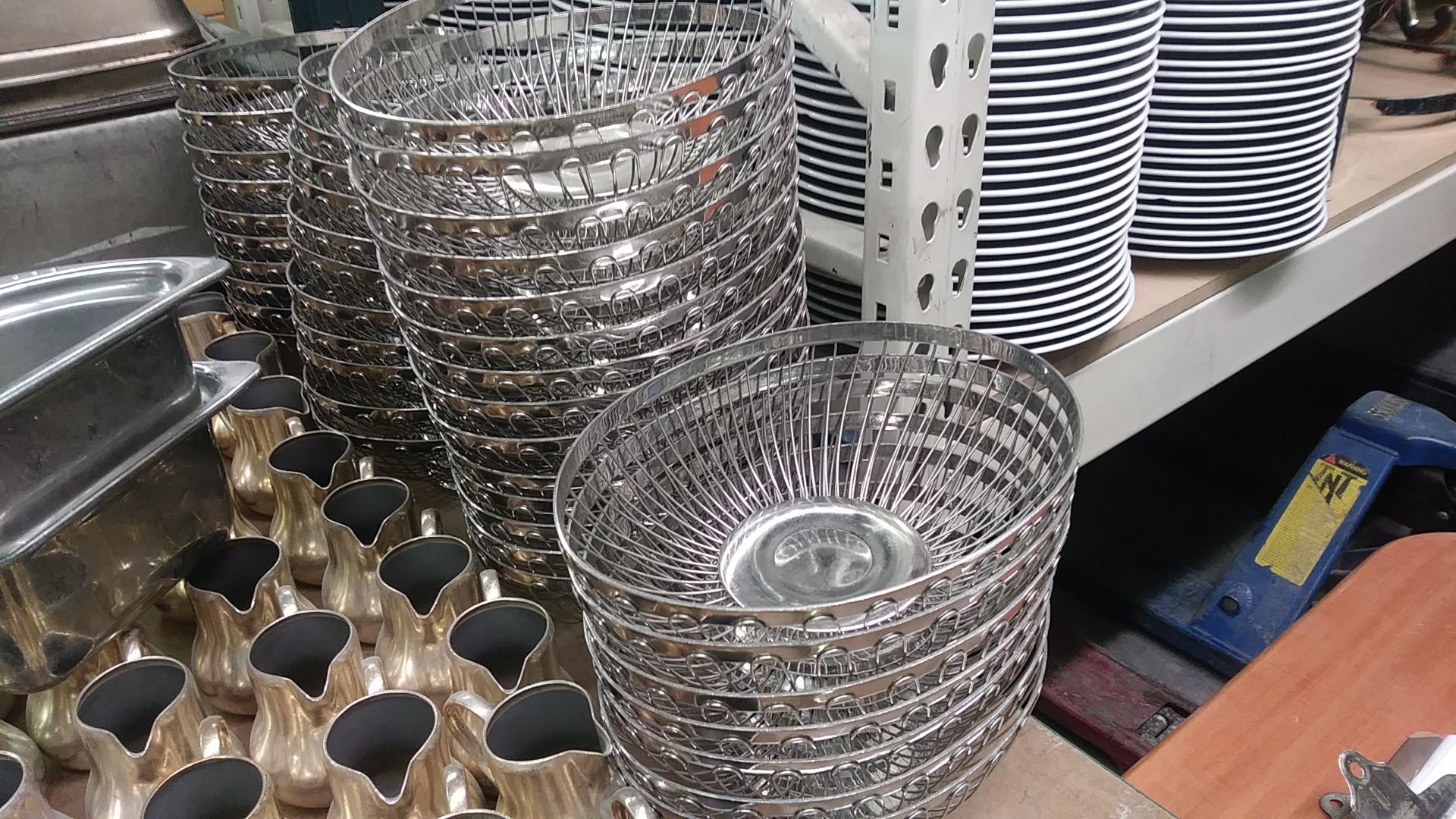 METAL BASKETS (includes QTY 30 in this lot) - Image 4 of 5
