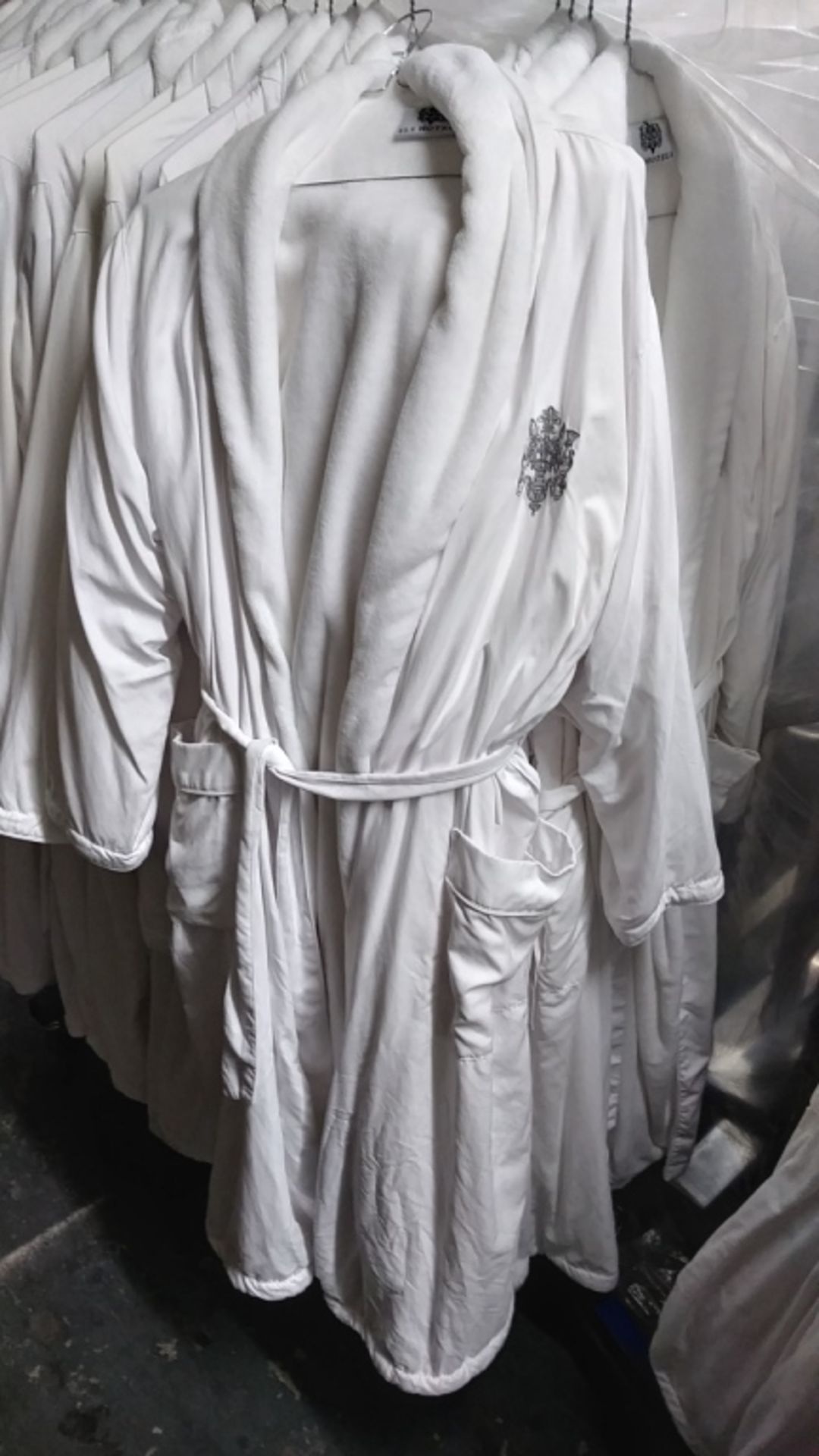 Used White Bath Robes - Assorted Sizes (INCLUDES 20 ROBES)