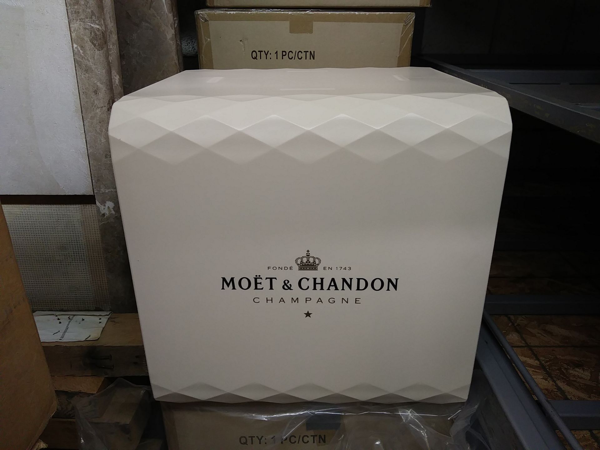 WHITE MOET & CHANDEN CHAMPAGNE DISPLAY CASE (QTY X YOUR BID) - Image 2 of 5