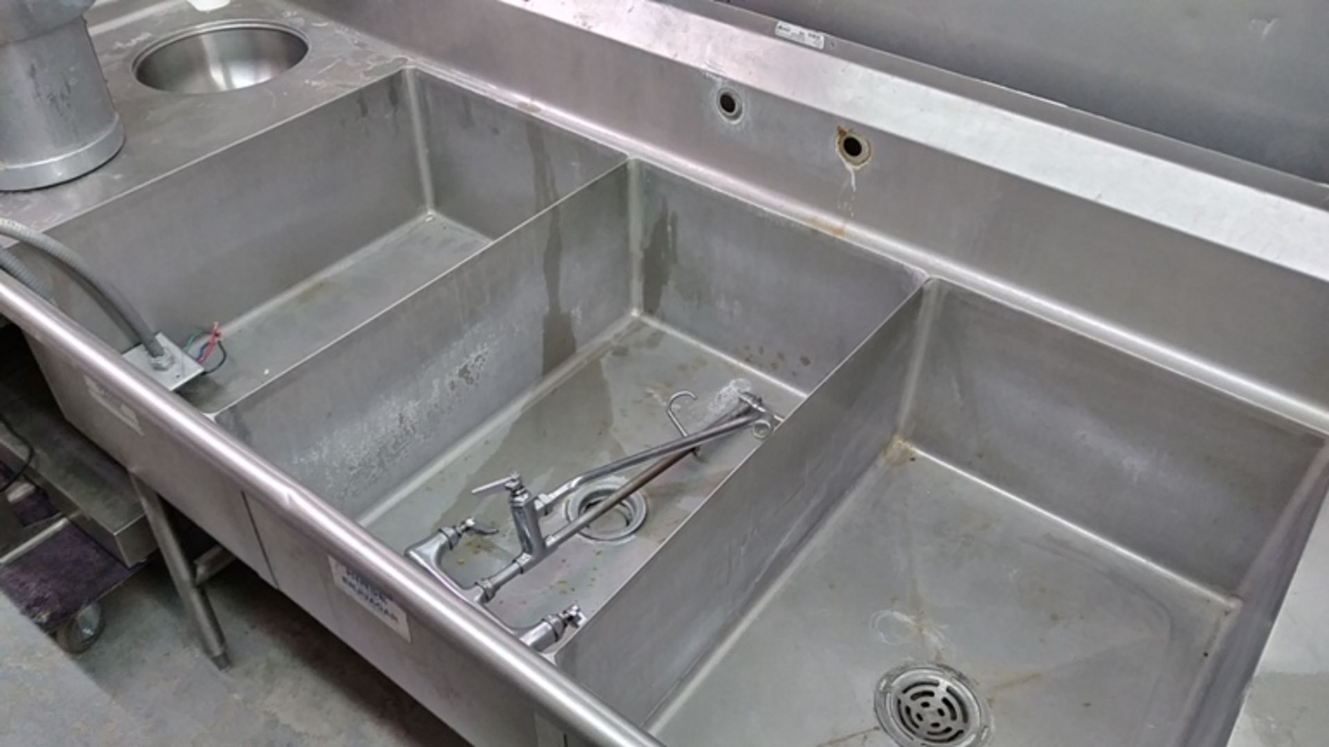 9 FT STAINLESS STEEL 3-COMPARTMENT SINK WITH IN SINK ERATOR - Image 6 of 6