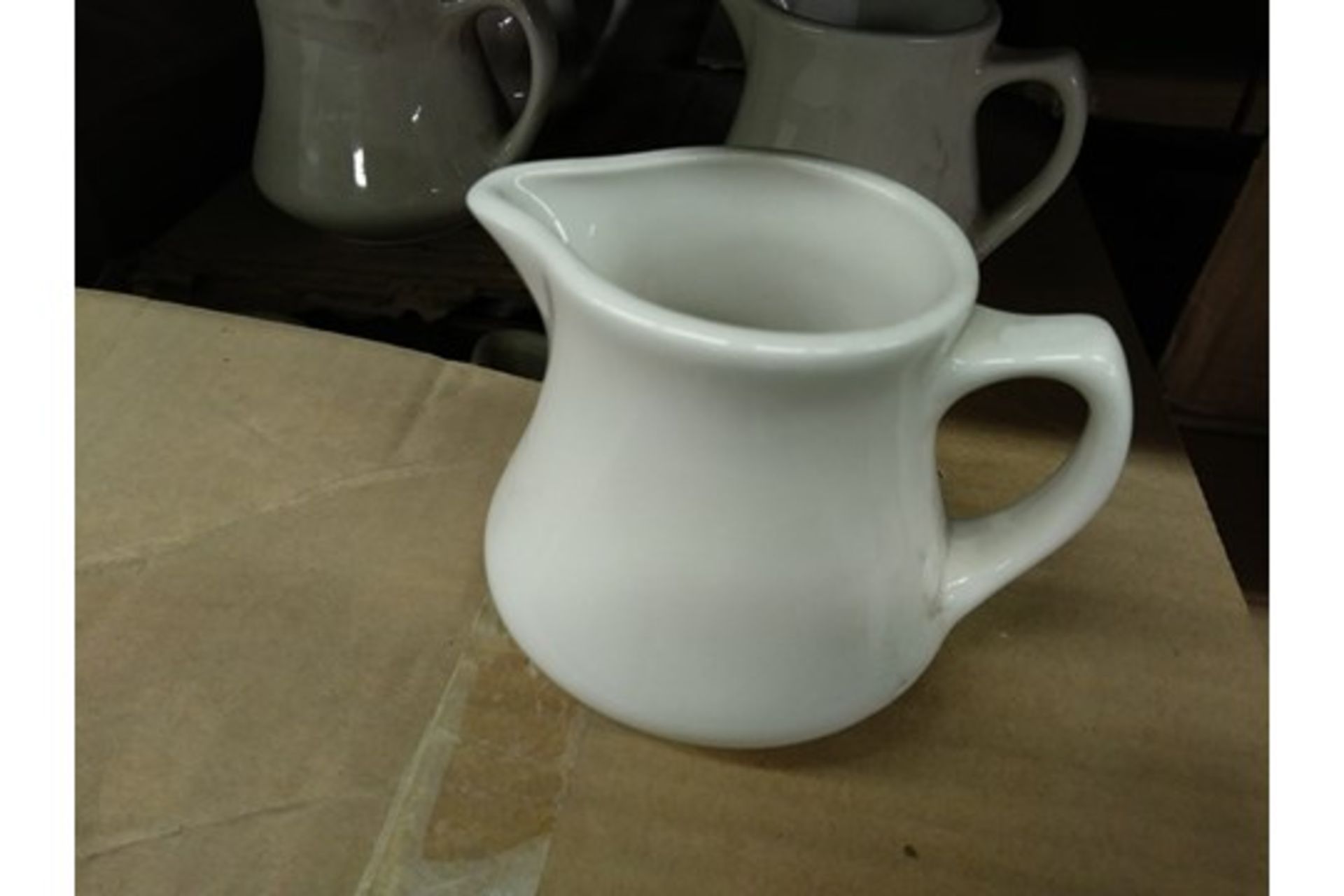 4" CREAM JUG 8.5 OZ. (includes approx QTY 100 in this lot)