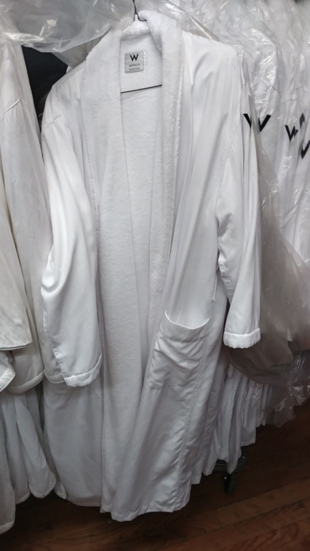 Used White Bath Robes - Assorted Sizes (INCLUDES 20 ROBES)