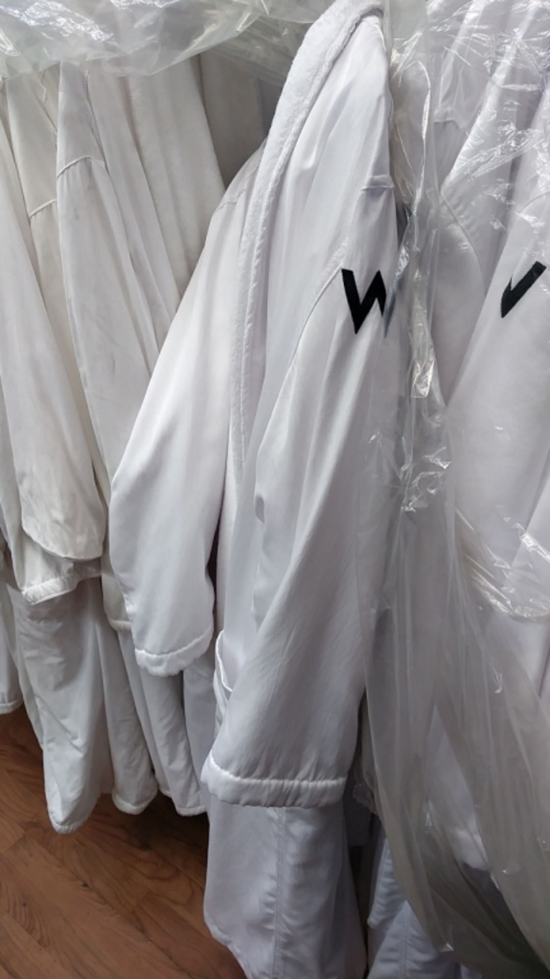 Used White Bath Robes - Assorted Sizes (INCLUDES 20 ROBES) - Image 2 of 5