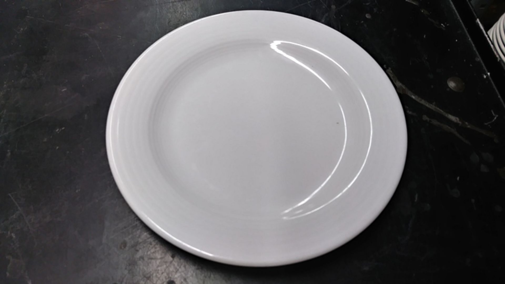 6" RENE OZORIO PLATE COLOR: WHITE (INCLUDES approx QTY 57 IN THIS LOT)