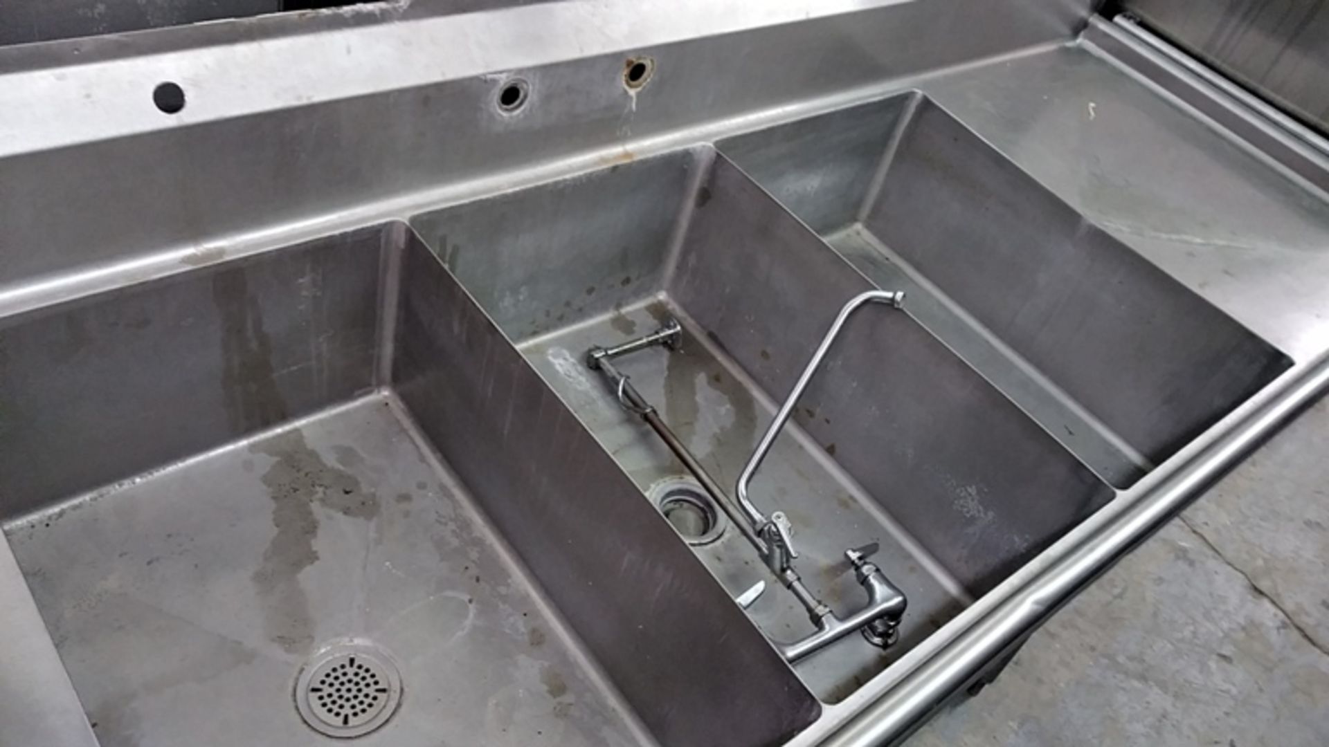 9 FT STAINLESS STEEL 3-COMPARTMENT SINK WITH IN SINK ERATOR - Image 5 of 6