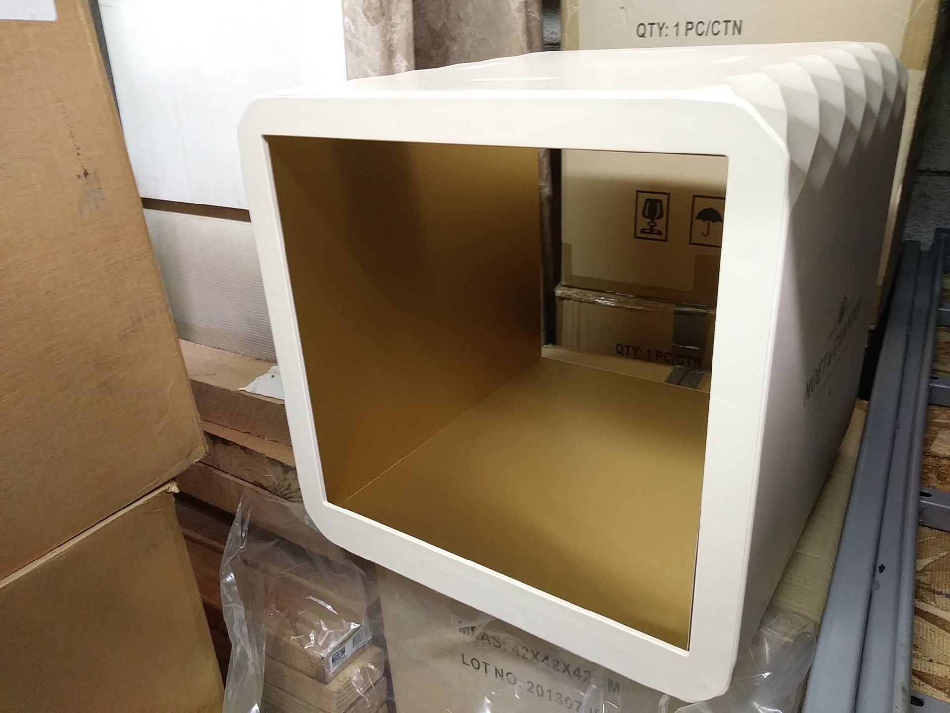 WHITE MOET & CHANDEN CHAMPAGNE DISPLAY CASE (QTY X YOUR BID) - Image 3 of 5