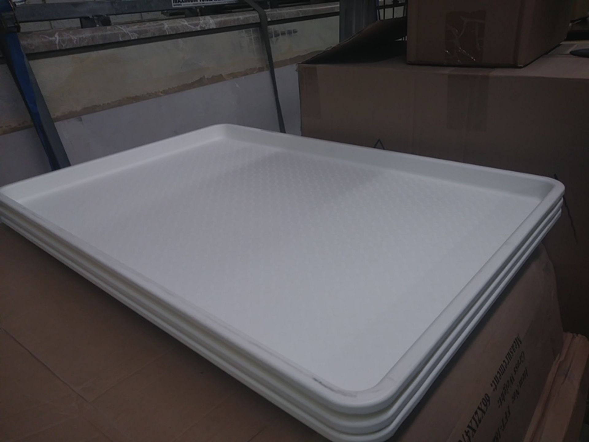 WINCO WHITE PLASTIC TRAYS (25" x 18") (QTY X YOUR BID) - 1 qty = 1 box of 9 trays - Image 2 of 5