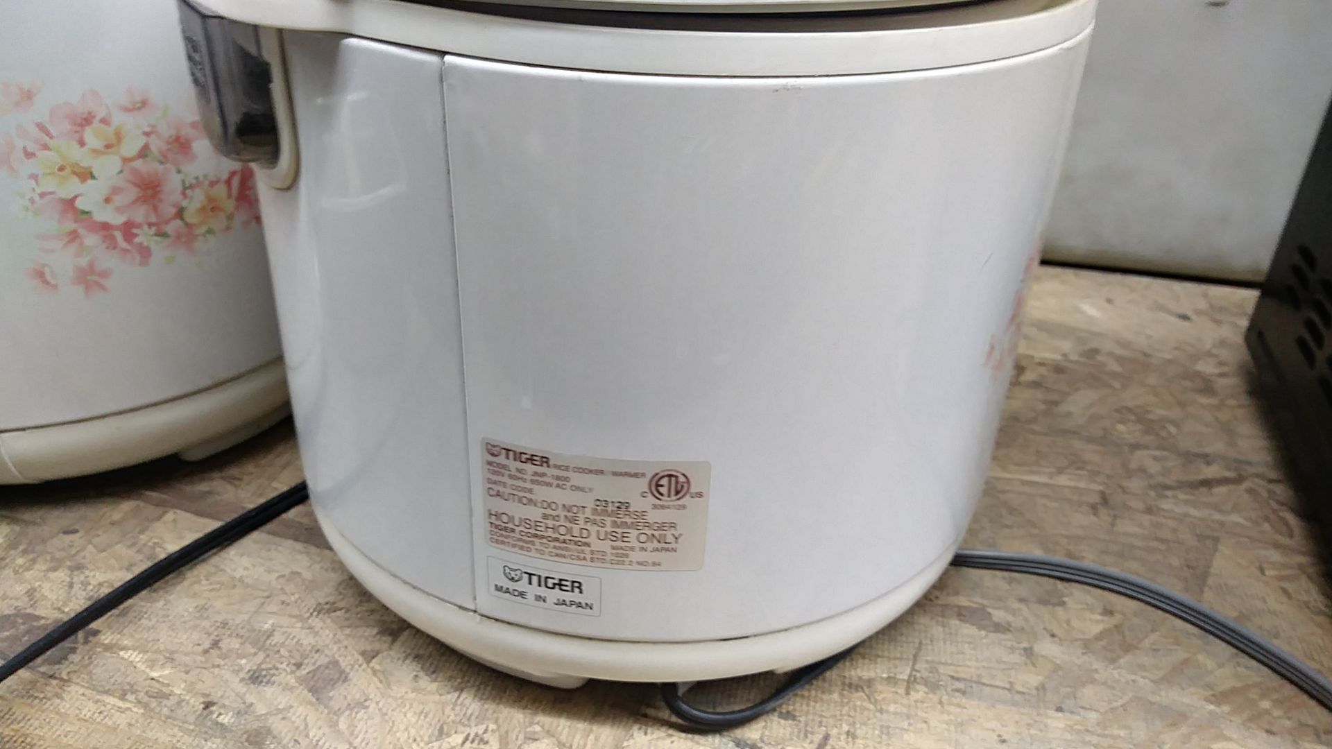 TIGER RICE COOKER / WARMER (JNP-1800) - Image 3 of 3