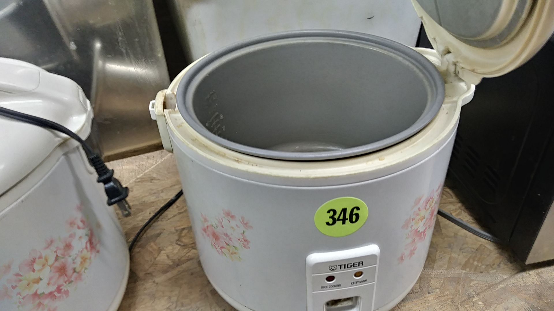 TIGER RICE COOKER / WARMER (JNP-1800) - Image 2 of 3