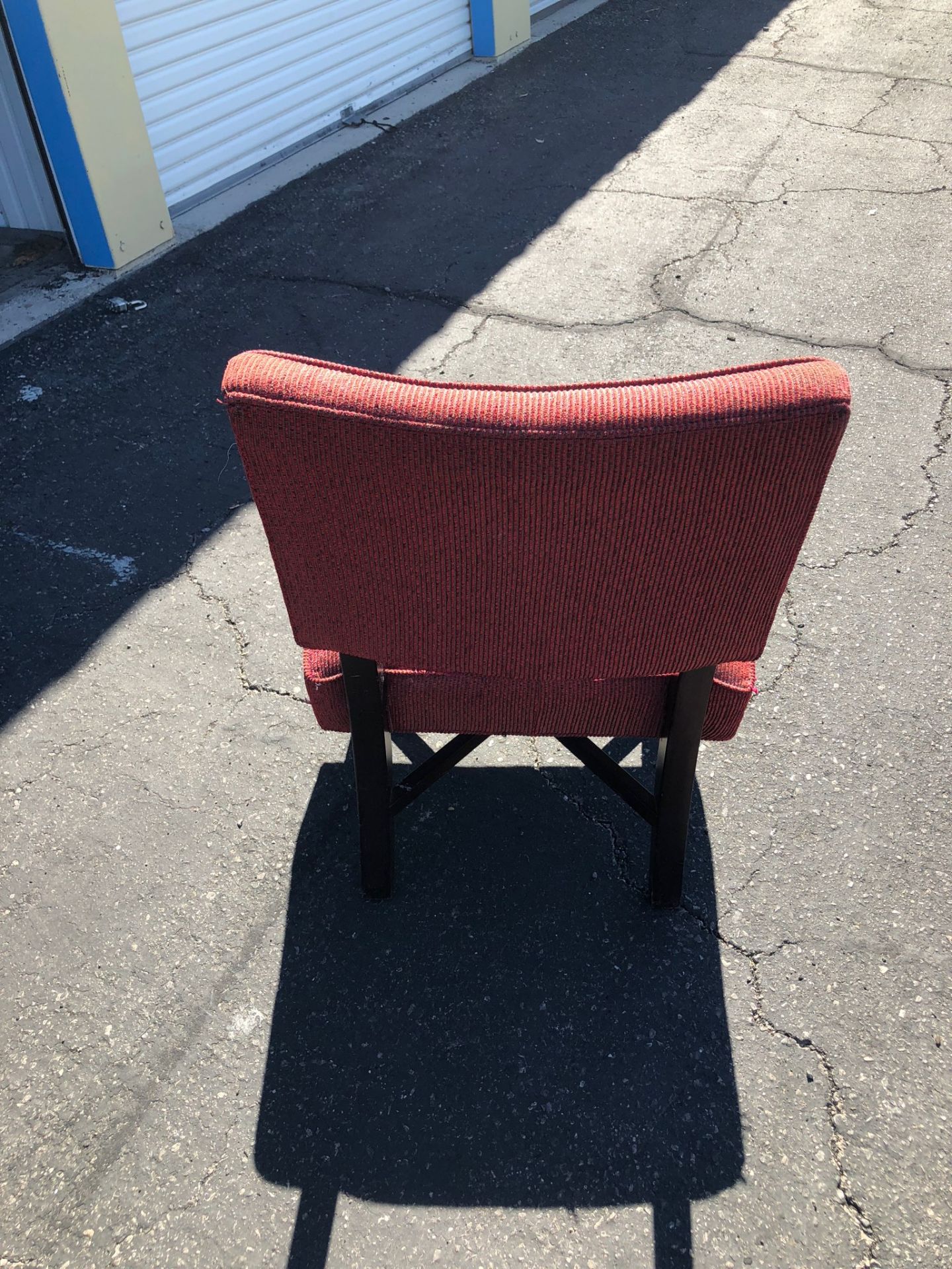 RED COLOR SIDE CHAIR - Image 3 of 3