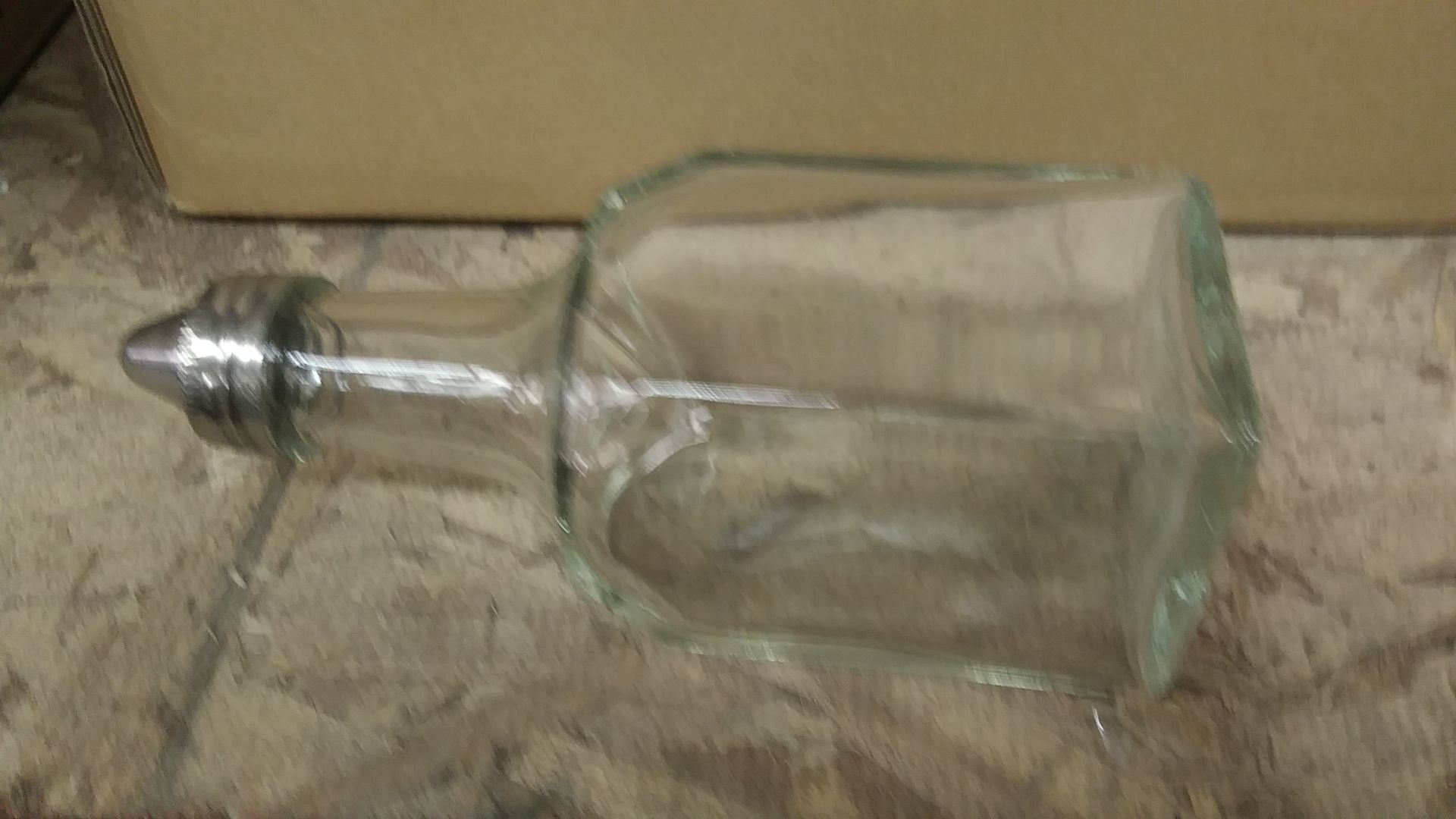 GLASS SALT / PEPPER/ SEASONING SHAKERS (INCLUDES QTY 150) - Image 2 of 4