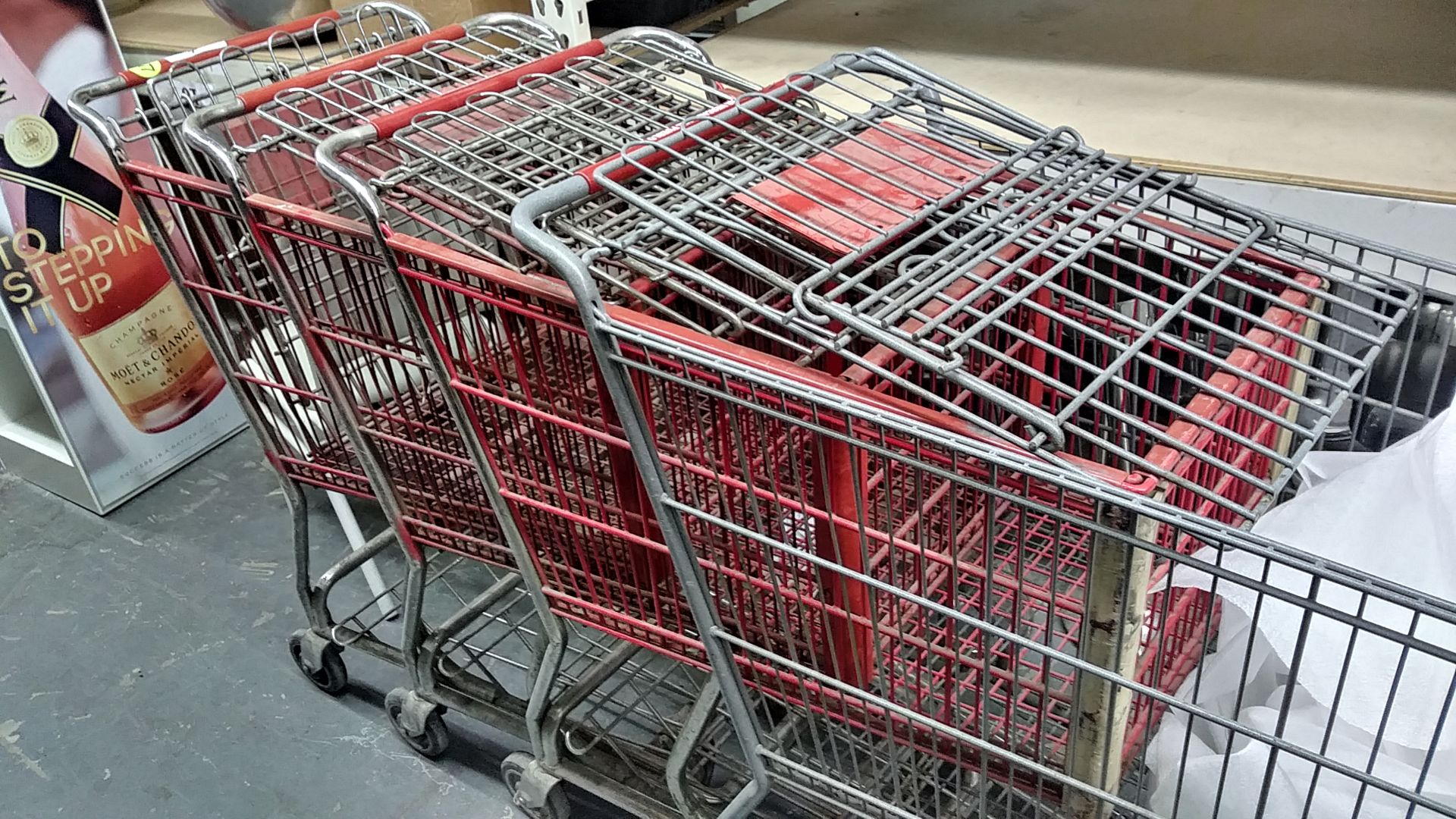 SHOPPING CARTS (INCLUDES QTY 4)