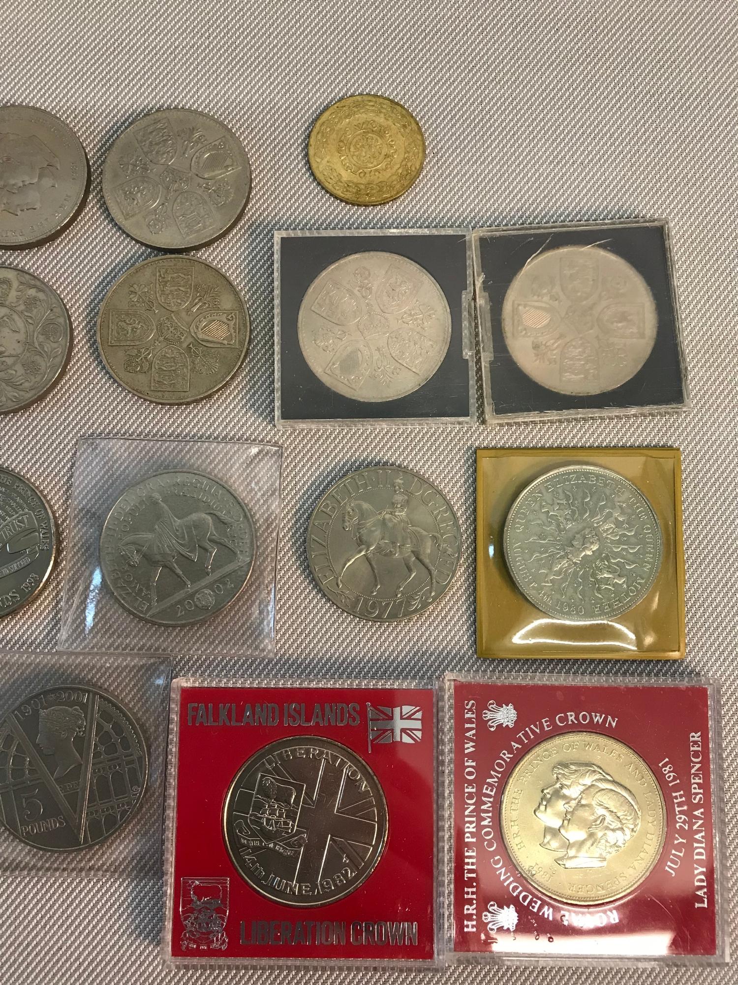 Collection of coins to include 3 five pound coins, 1951 George and the dragon crown, 1935 George and - Image 3 of 3