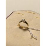 14ct gold ladies ring set with large pearl