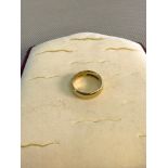 Heavy 18ct gold gents wedding band