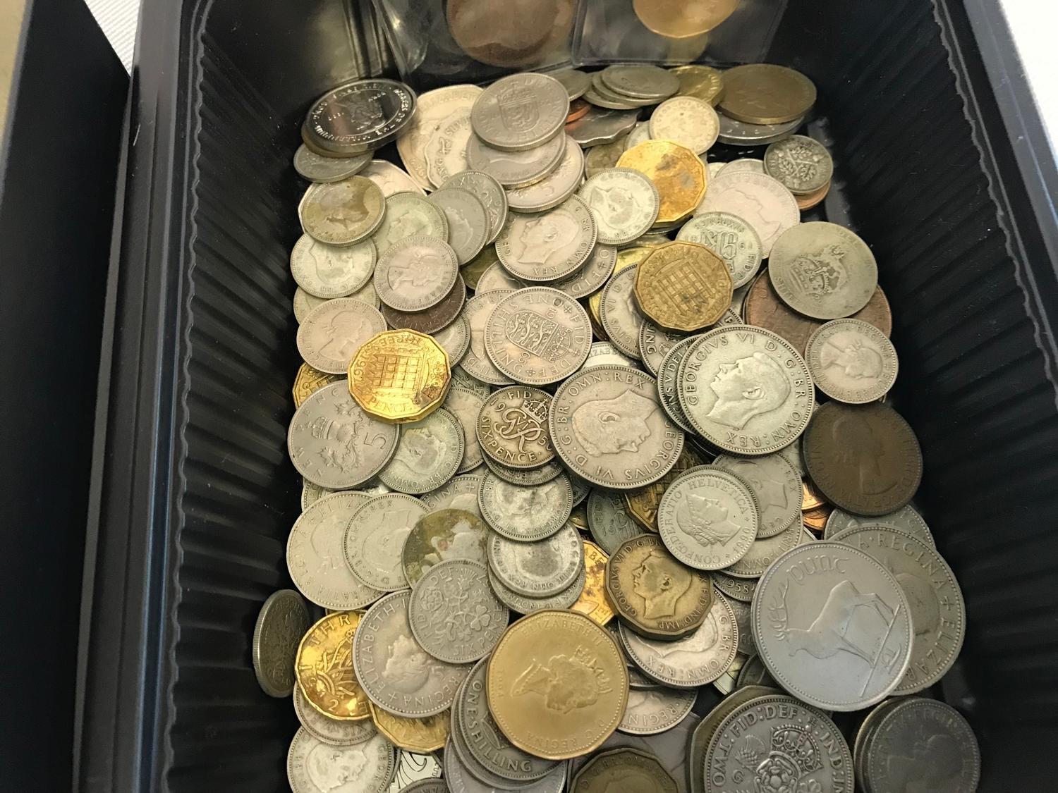 2 Tubs of British silver and decimal coins together with various foreign coins - Image 3 of 3