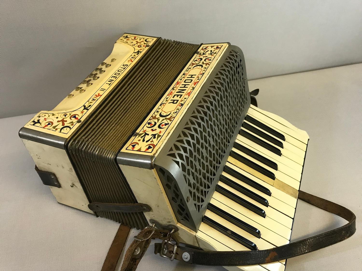 Hohner Student 2 accordion