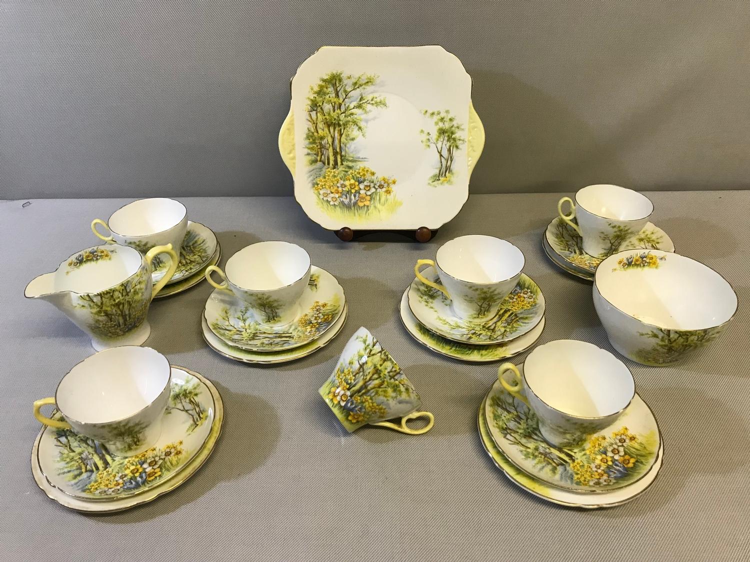 A 22 piece fine bone China Shelley tea set, design 'Daffodil Time', 13370