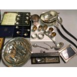A Lot of silver plated & EP wares which includes horn handle serving set, shot glasses, loose flat