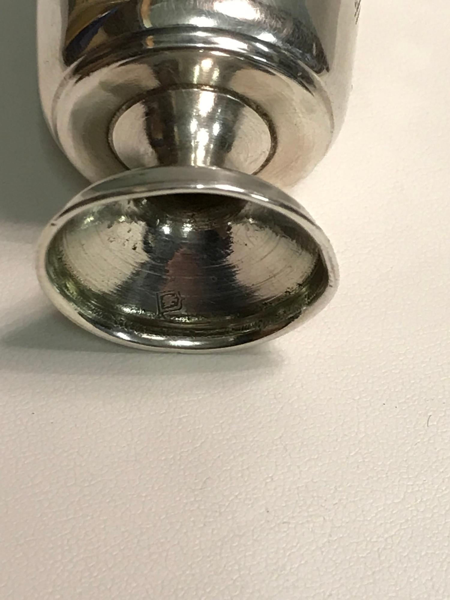 Silver vodka shot glass. Measures 6cm in height. - Image 2 of 2